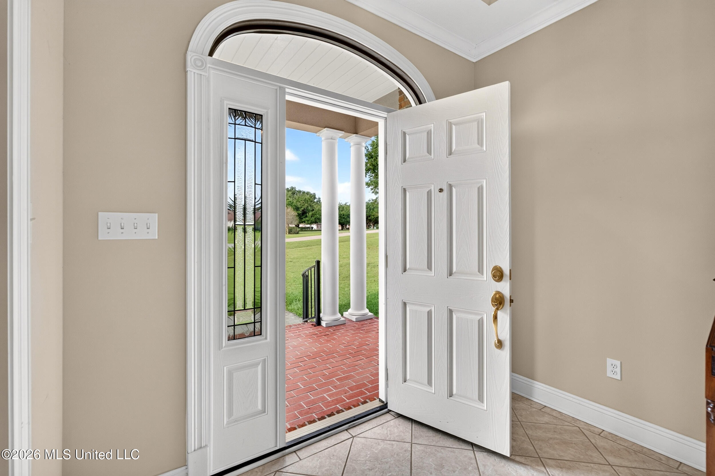 128 N Hill Drive Property Photo 2