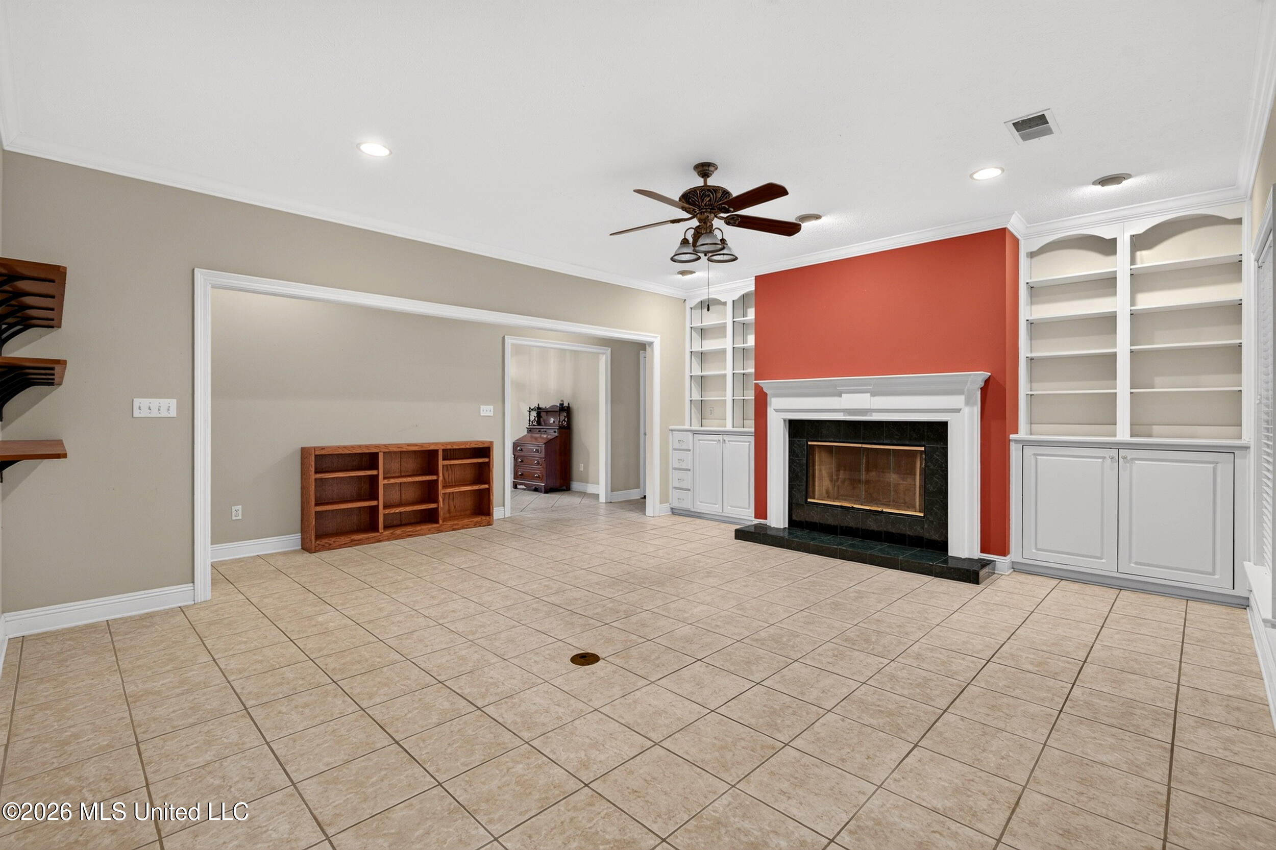128 N Hill Drive Property Photo 7