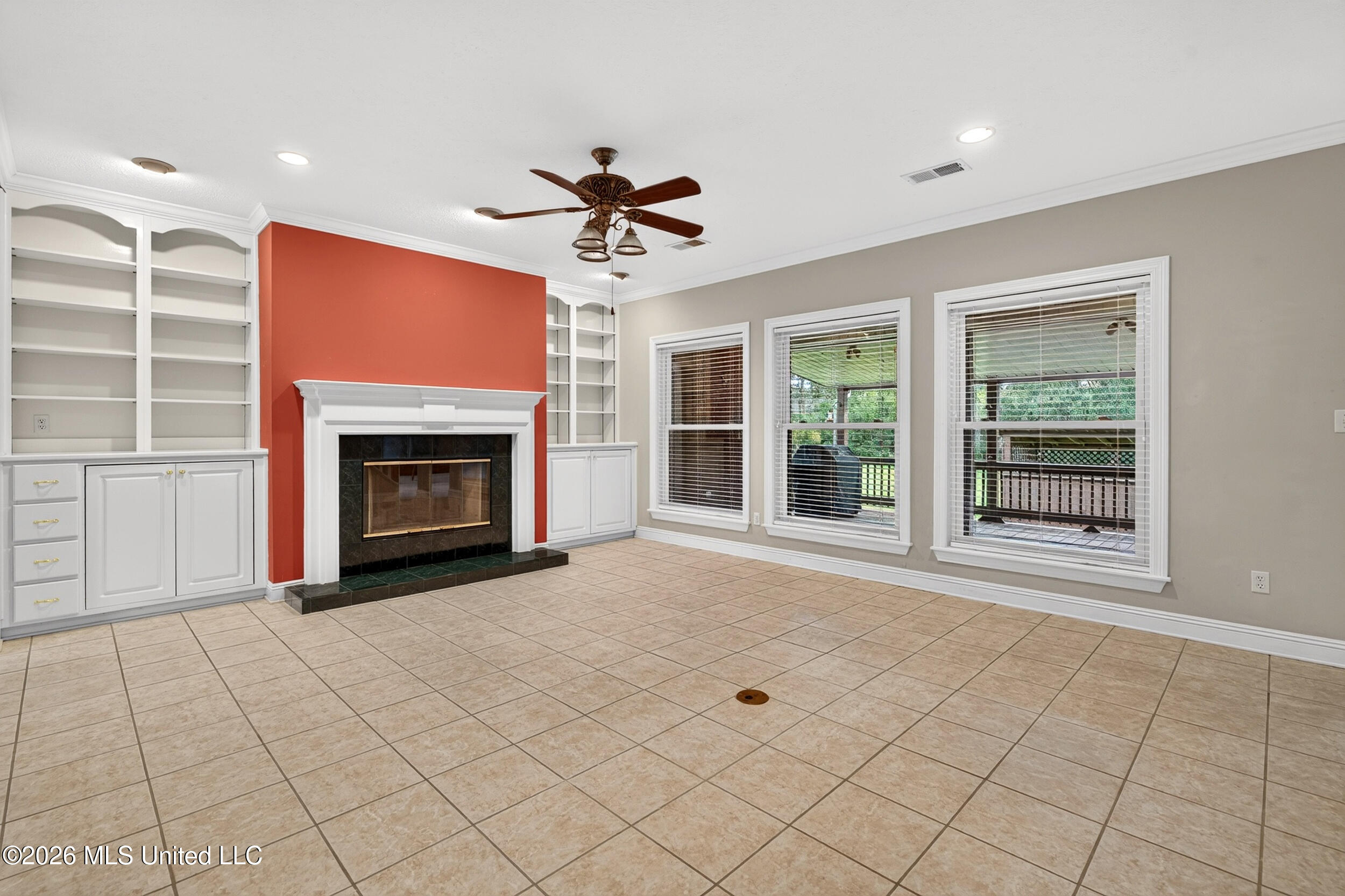 128 N Hill Drive Property Photo 8