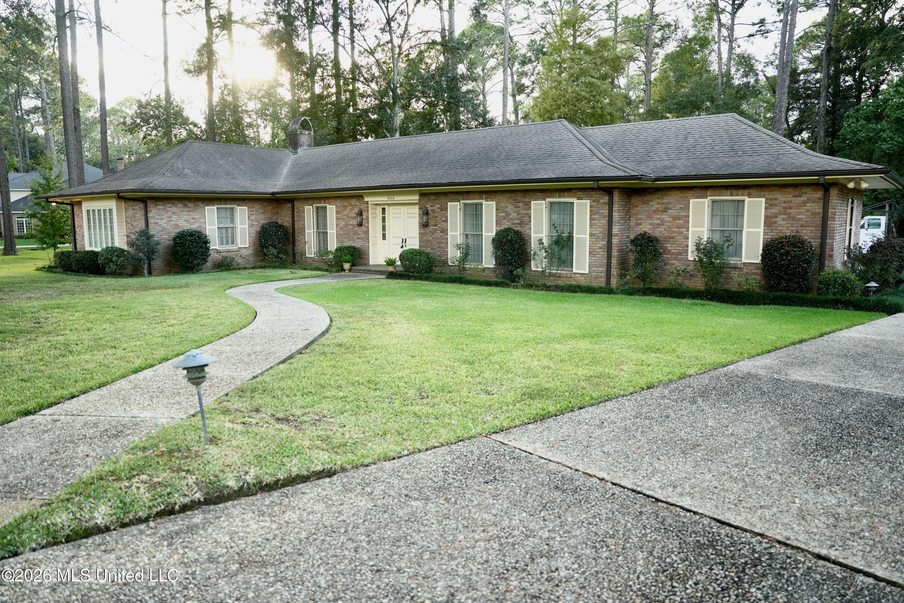 1606 Ellen Drive Property Photo 1