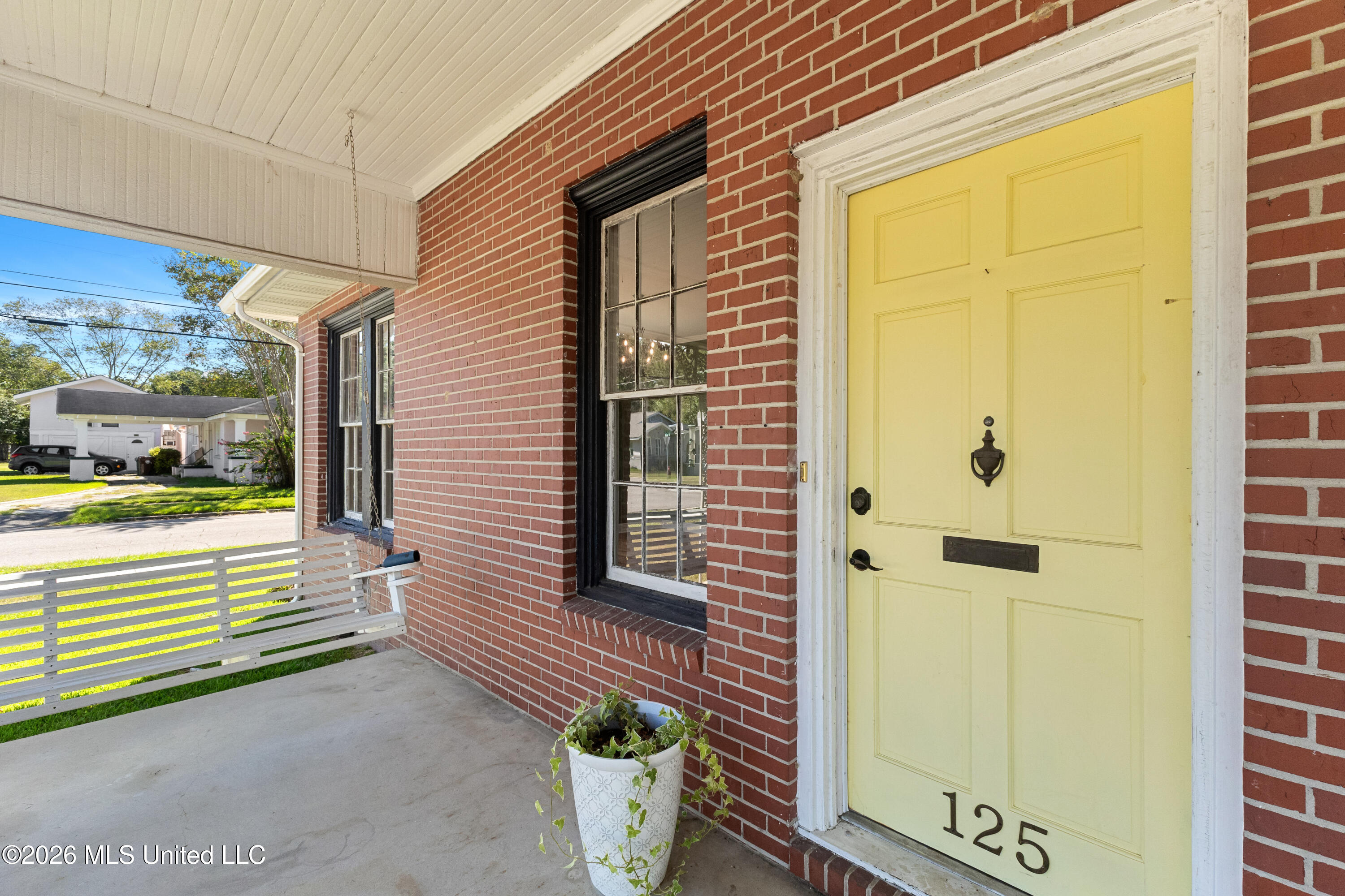 125 S 12th Avenue Property Photo 5