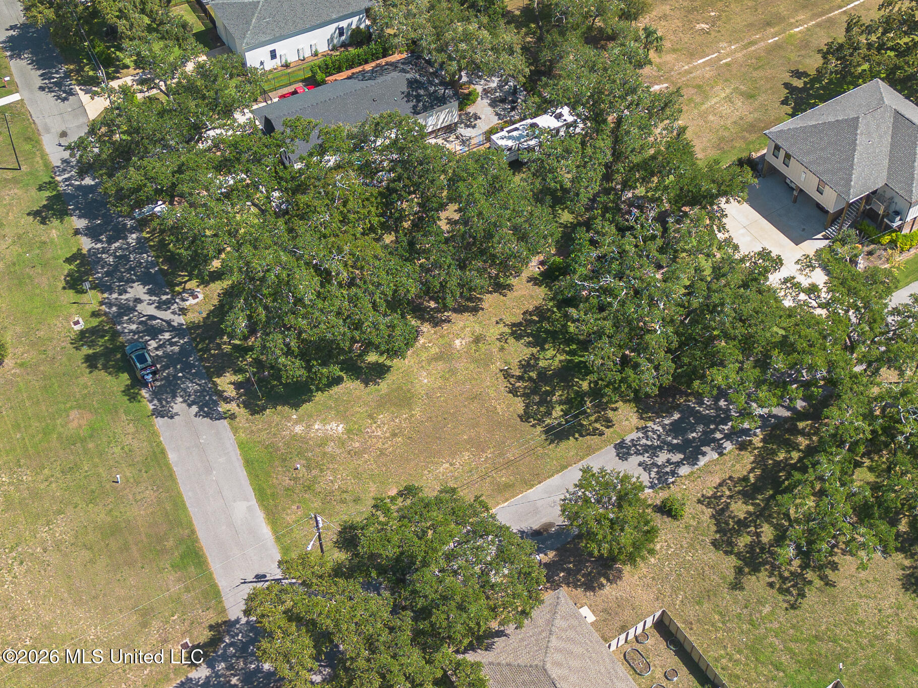 500 Rich Avenue Property Photo 5