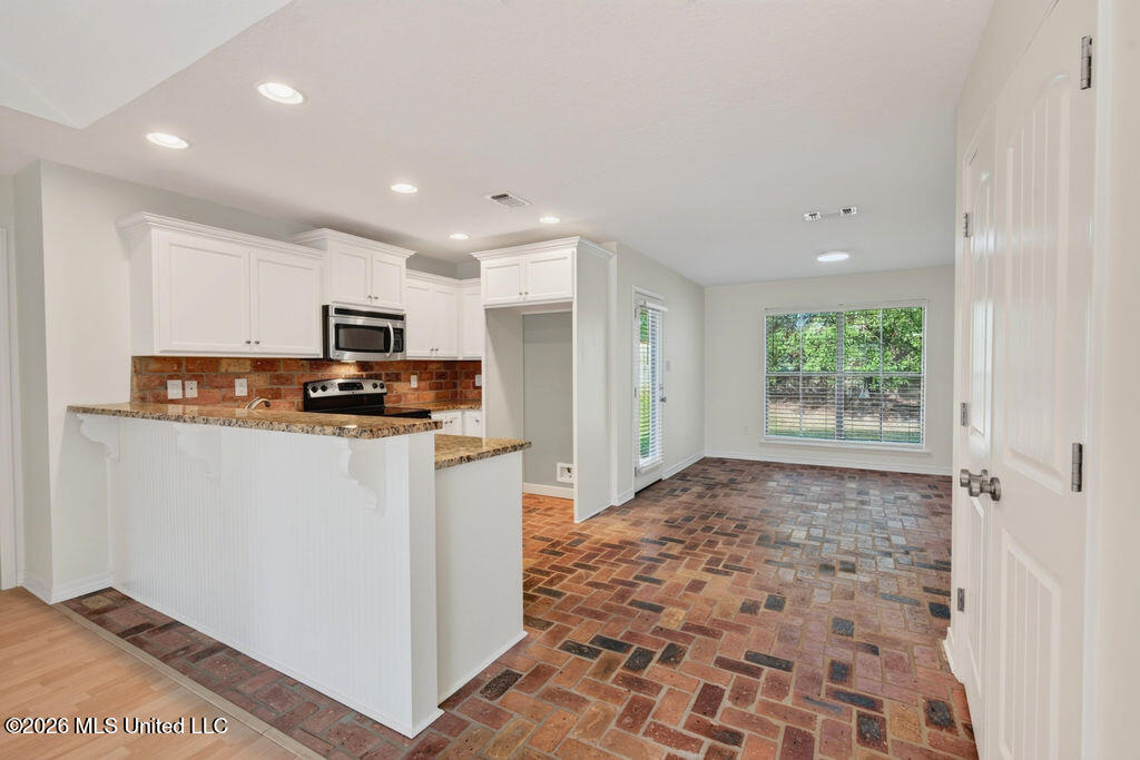 13687 Lawton Lane Property Photo 7