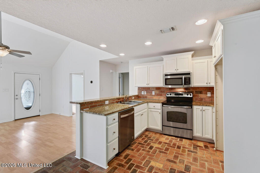 13687 Lawton Lane Property Photo 8