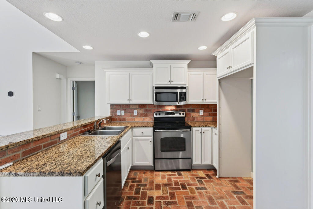 13687 Lawton Lane Property Photo 9
