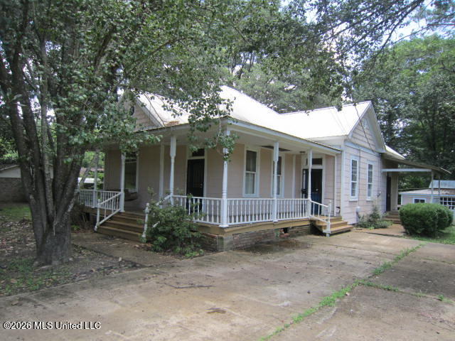 114 Oak Street Property Photo 1