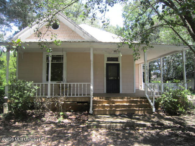 114 Oak Street Property Photo 6