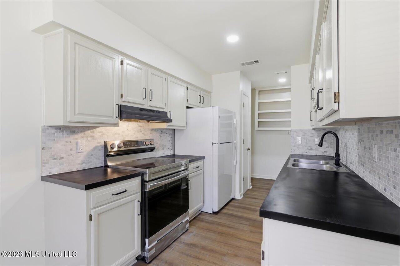 4615 Wyndallwood Drive Property Photo 13