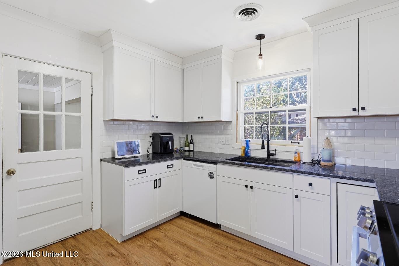 129 Mimosa Street Property Photo 8