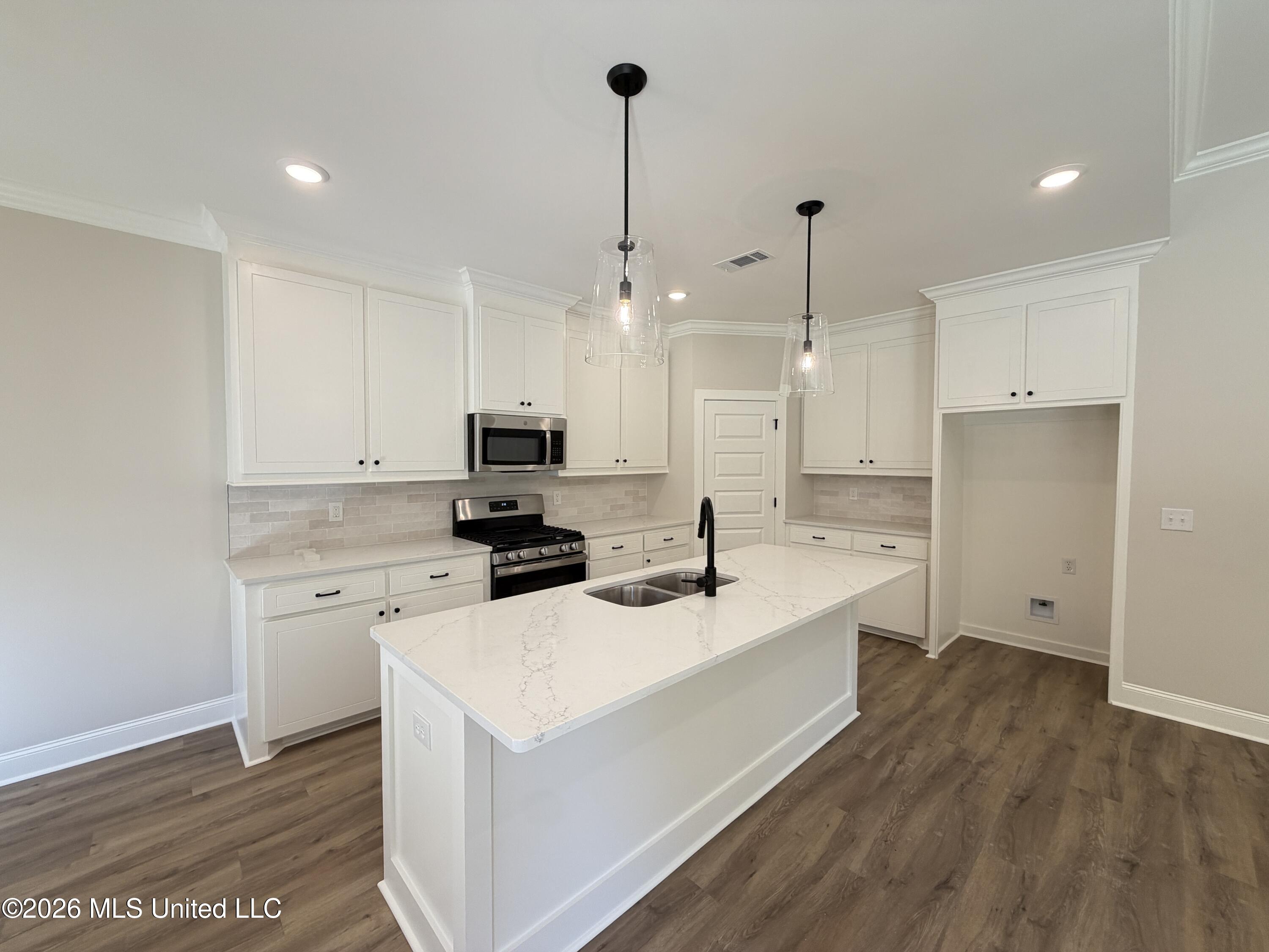 222 Anderson Oaks Drive Property Photo 8