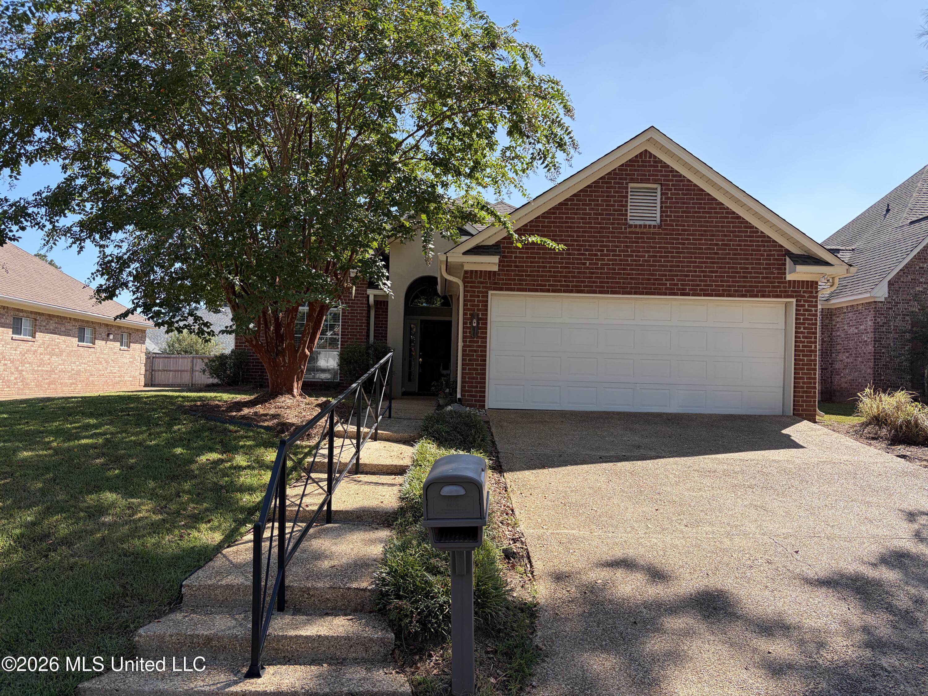 2141 W Fairway Drive Property Photo 2