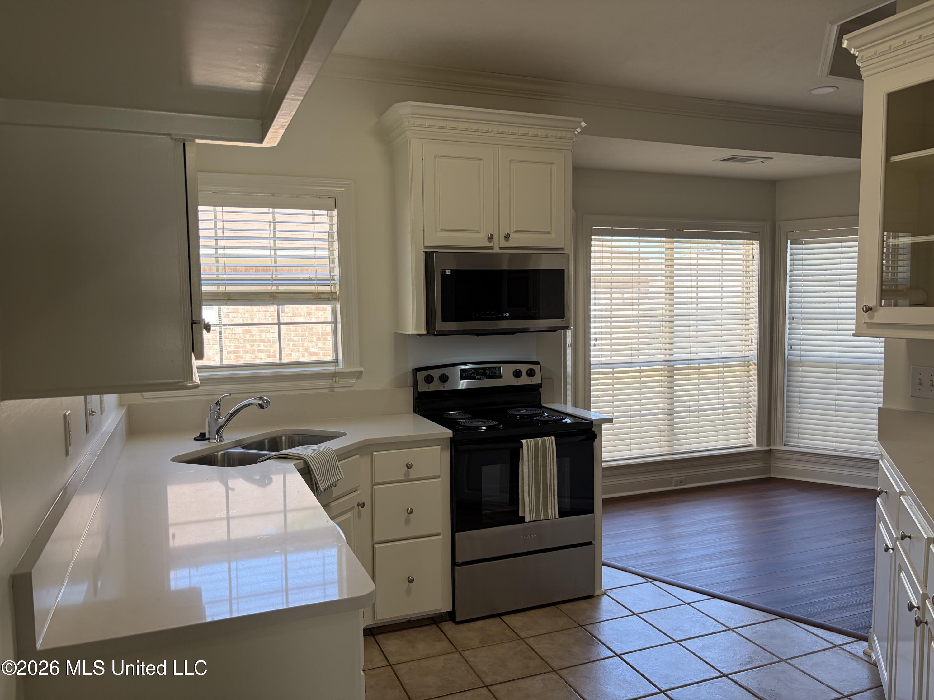2141 W Fairway Drive Property Photo 5