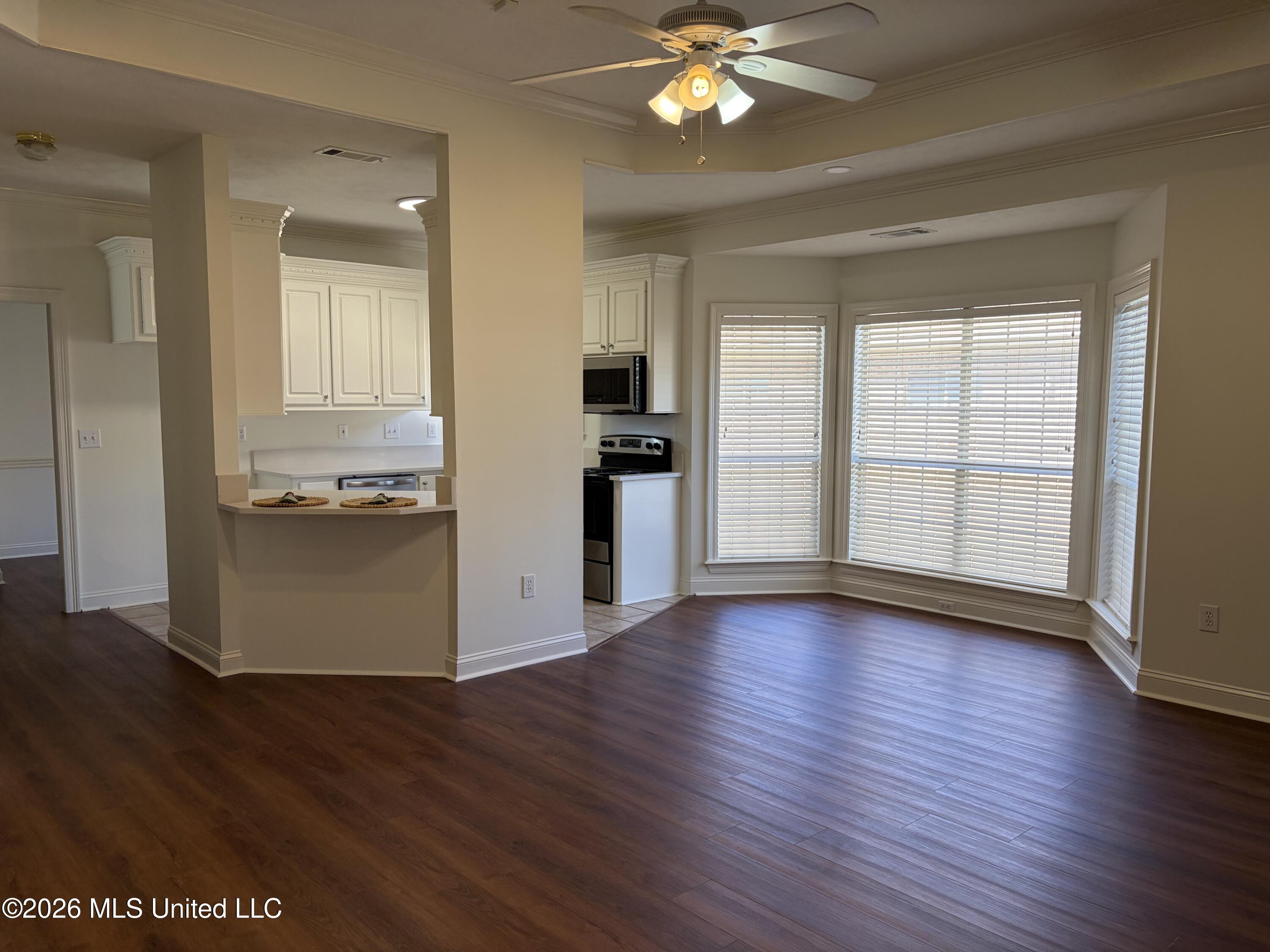 2141 W Fairway Drive Property Photo 8