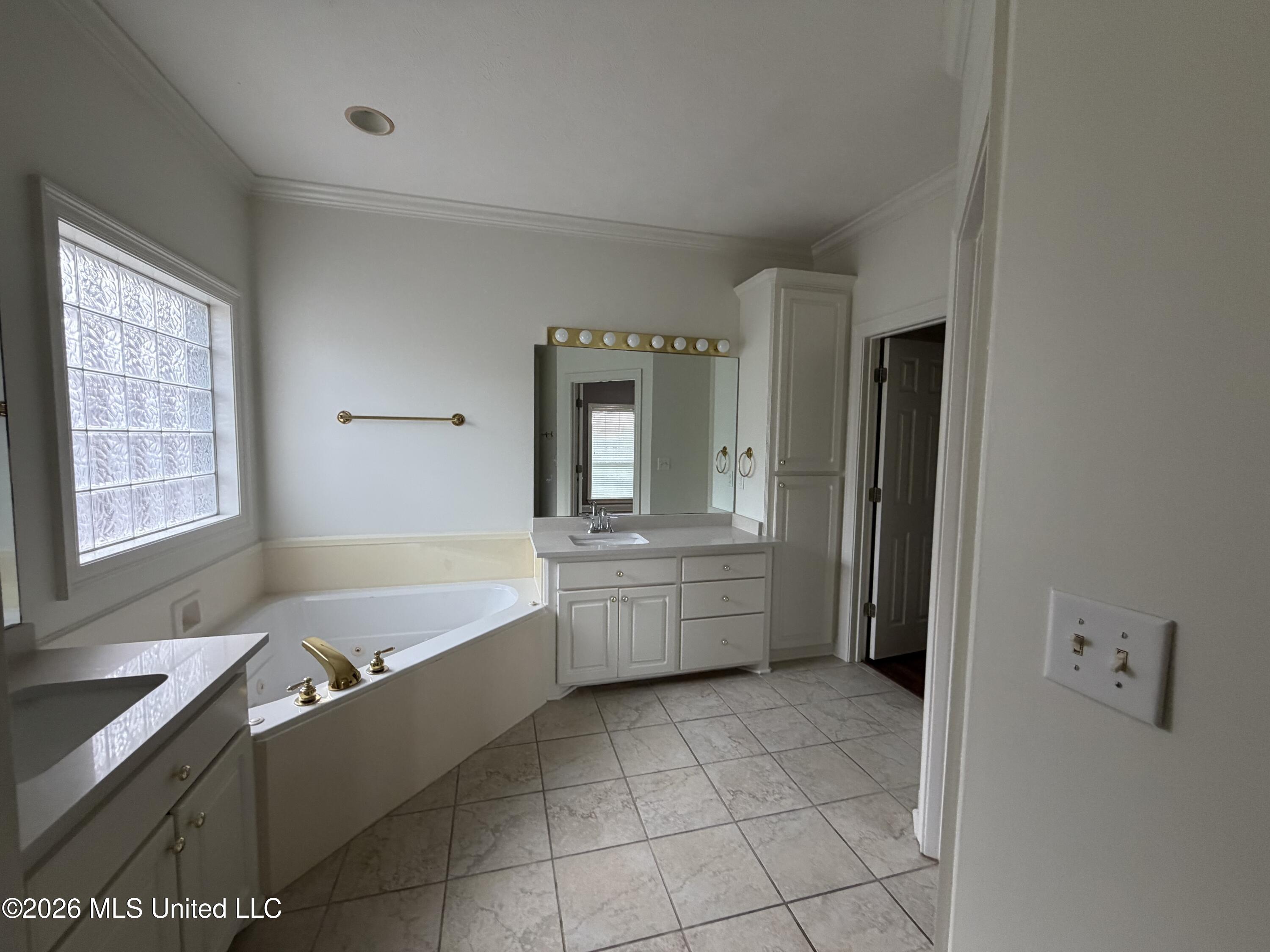 2141 W Fairway Drive Property Photo 13