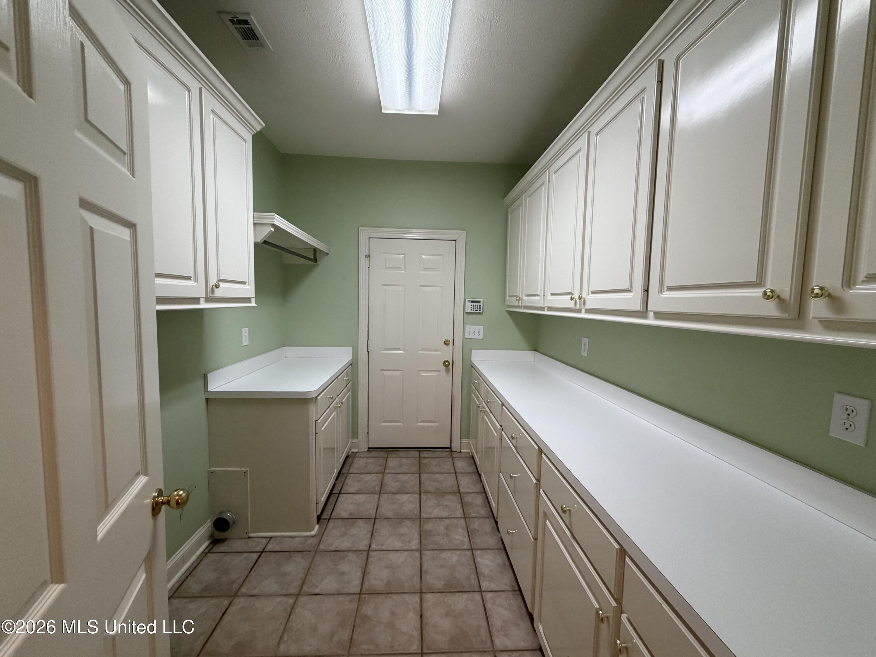 2141 W Fairway Drive Property Photo 18