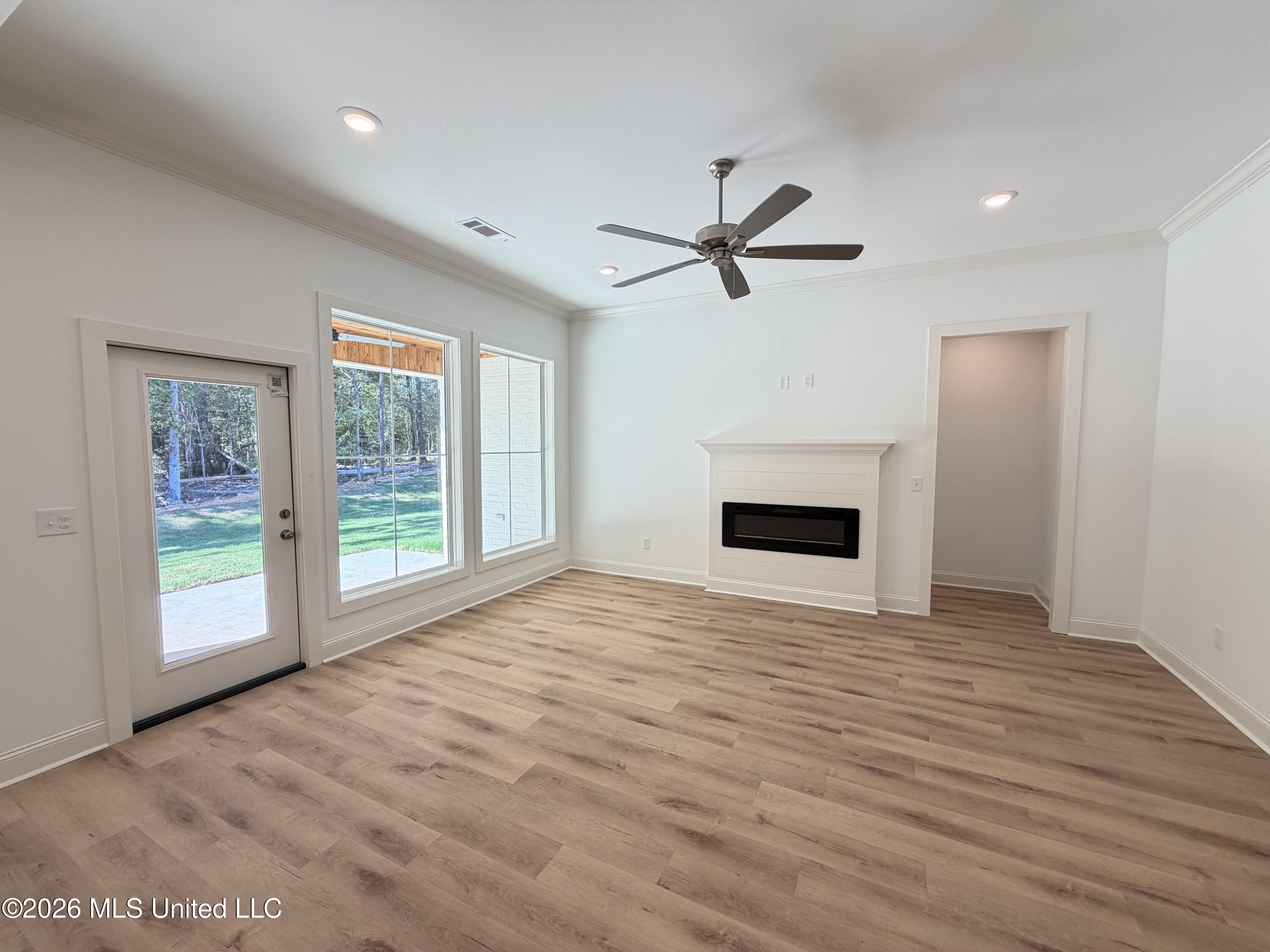 220 Anderson Oaks Drive Property Photo 5