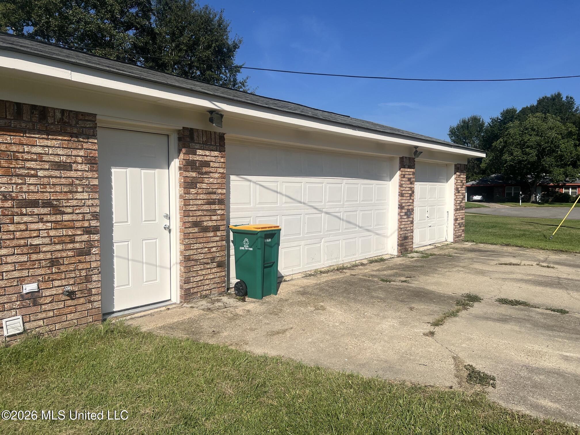 400 Larosa Road Property Photo 9