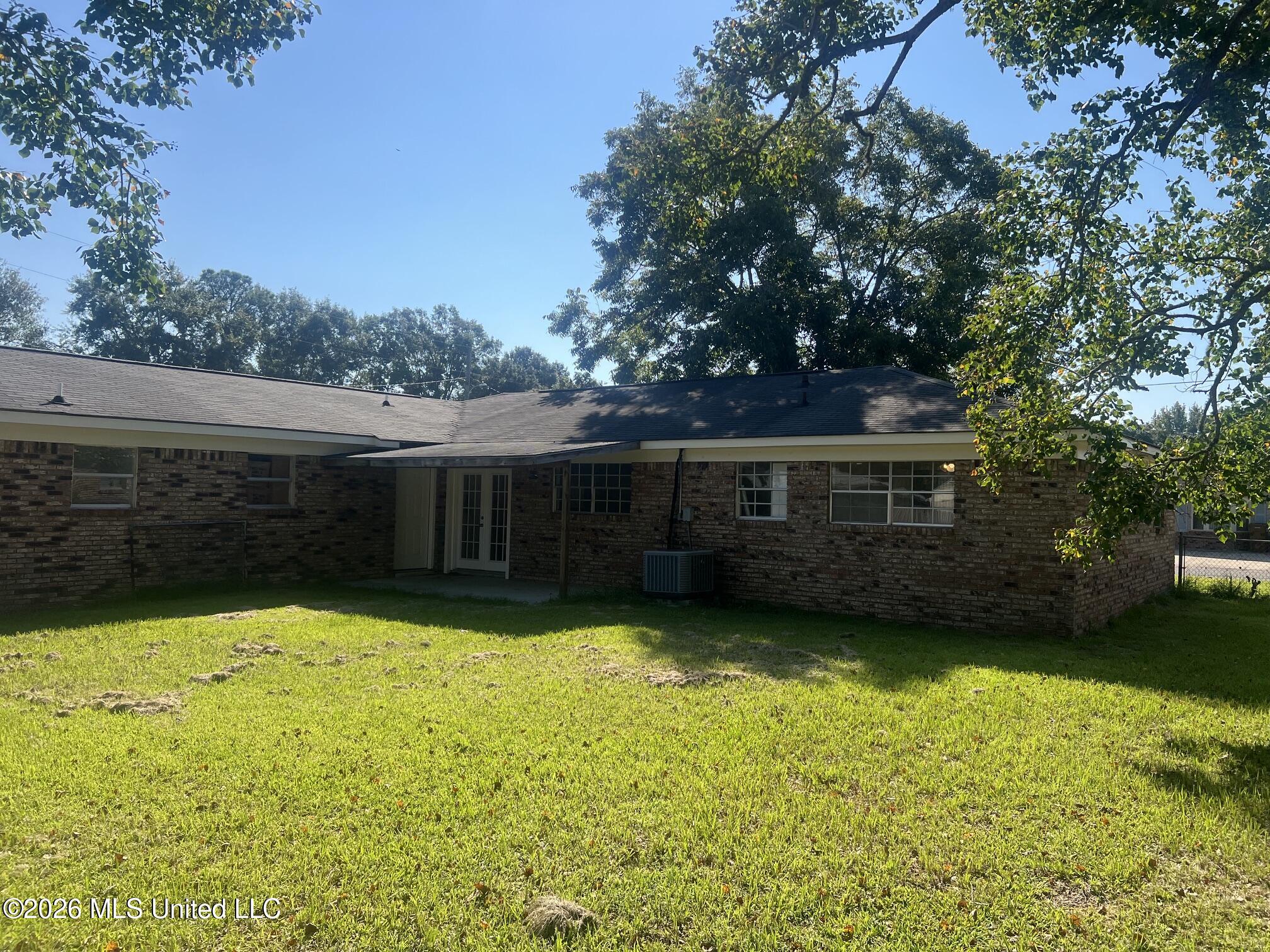 400 Larosa Road Property Photo 11
