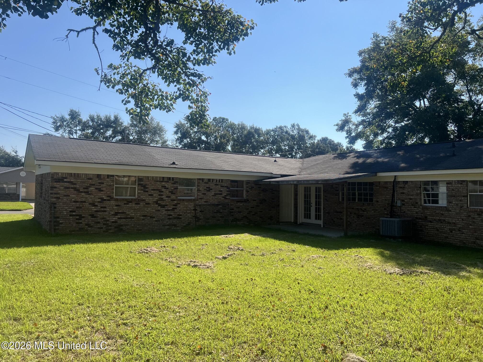 400 Larosa Road Property Photo 12