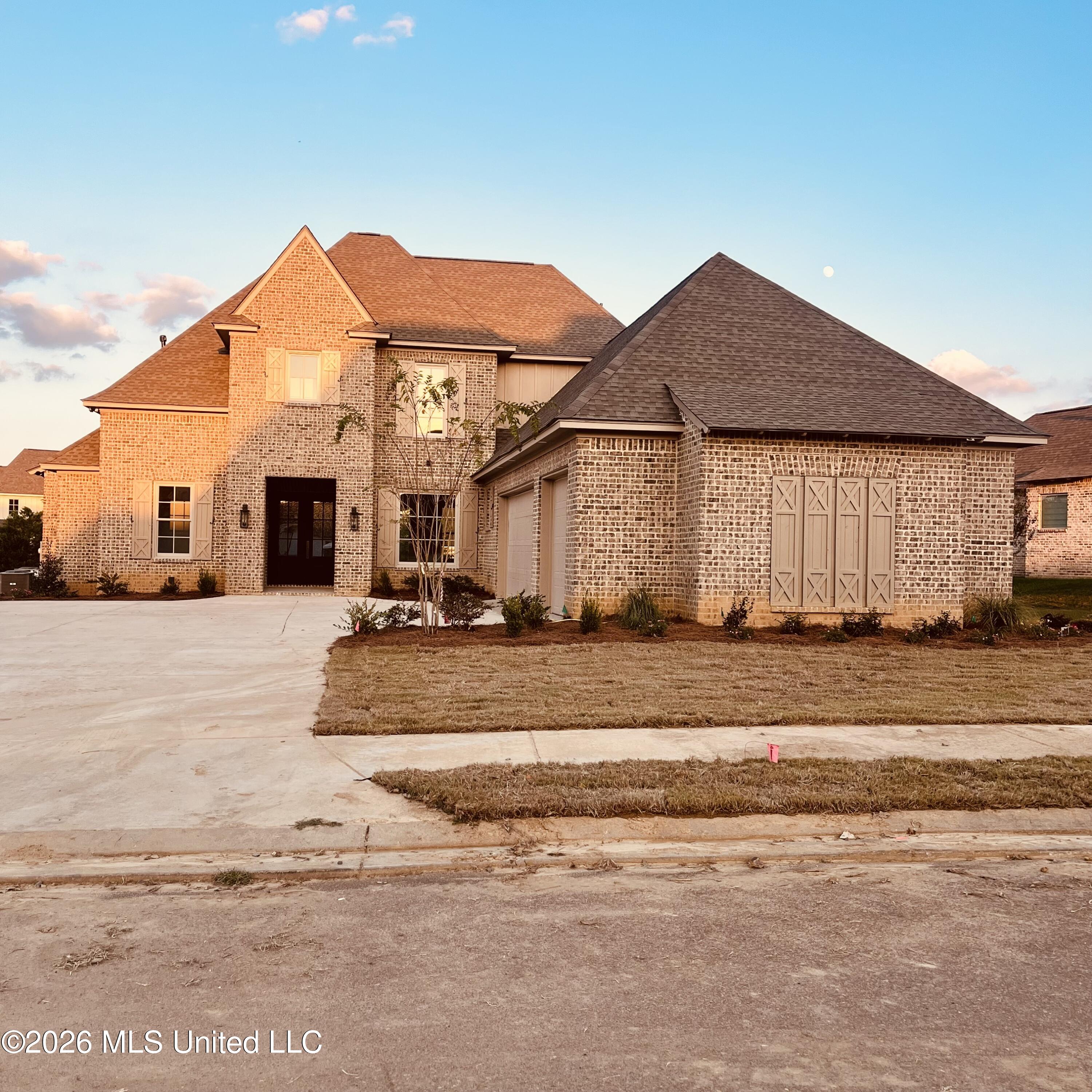 106 Venice Circle Property Photo 1