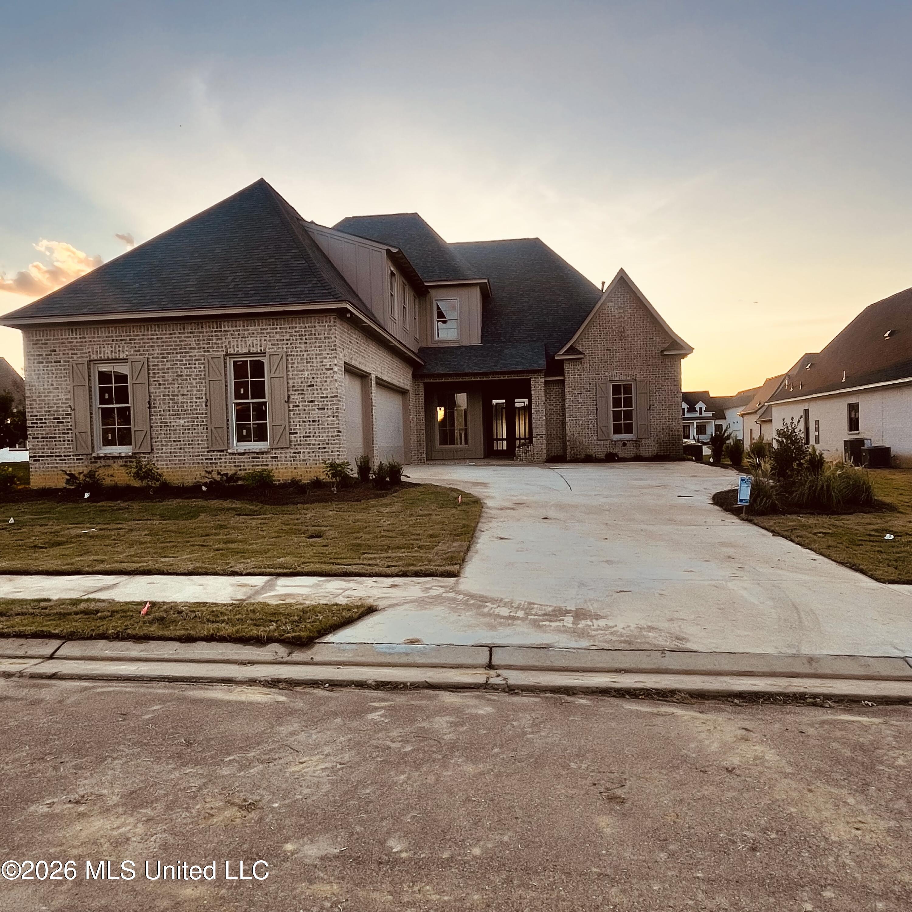 107 Venice Circle Property Photo 1