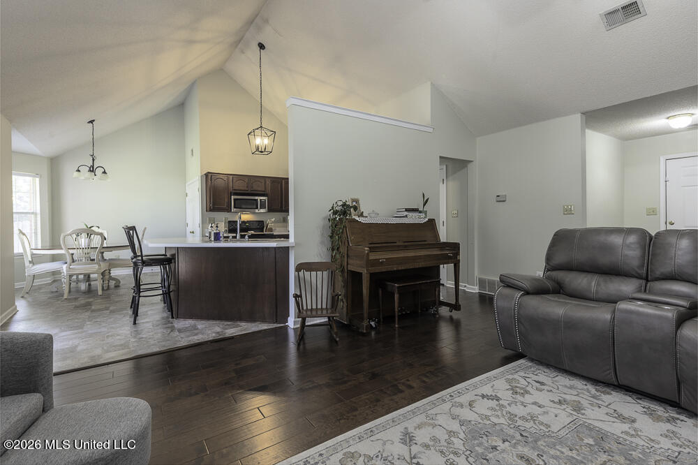 6890 Ranch Ridge Cove Property Photo 9