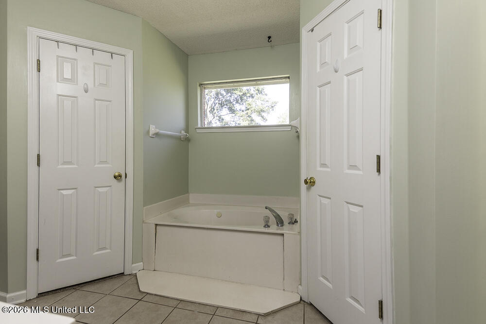 6890 Ranch Ridge Cove Property Photo 17