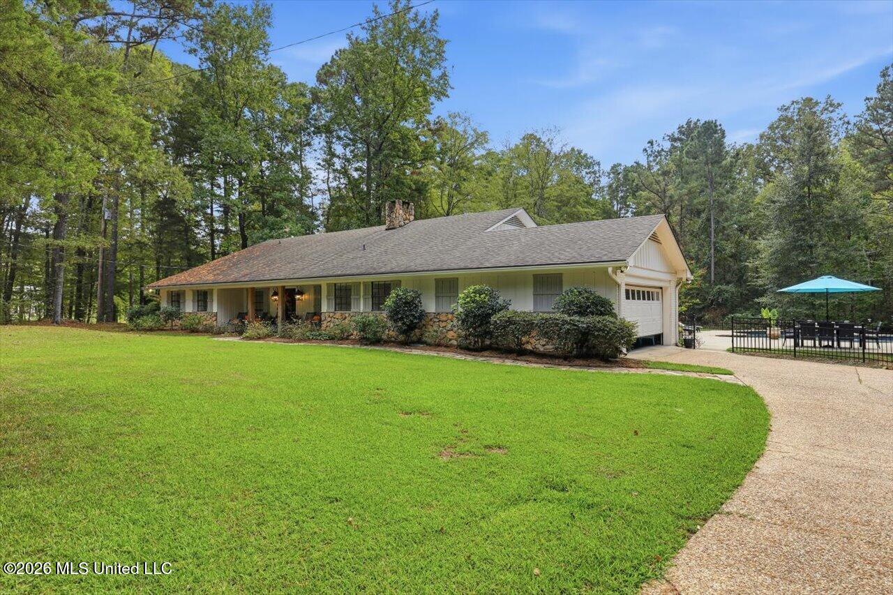 113 Quail Hollow Place Property Photo 5