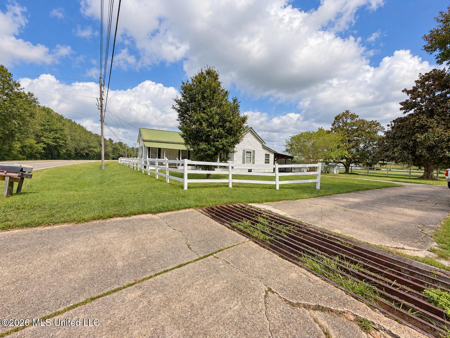 11450 County Farm Road Property Photo 6