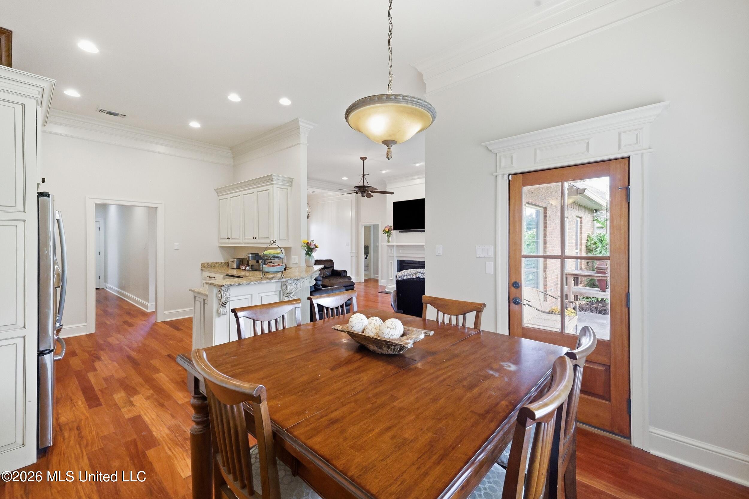 9308 Alcove Lane Property Photo 18