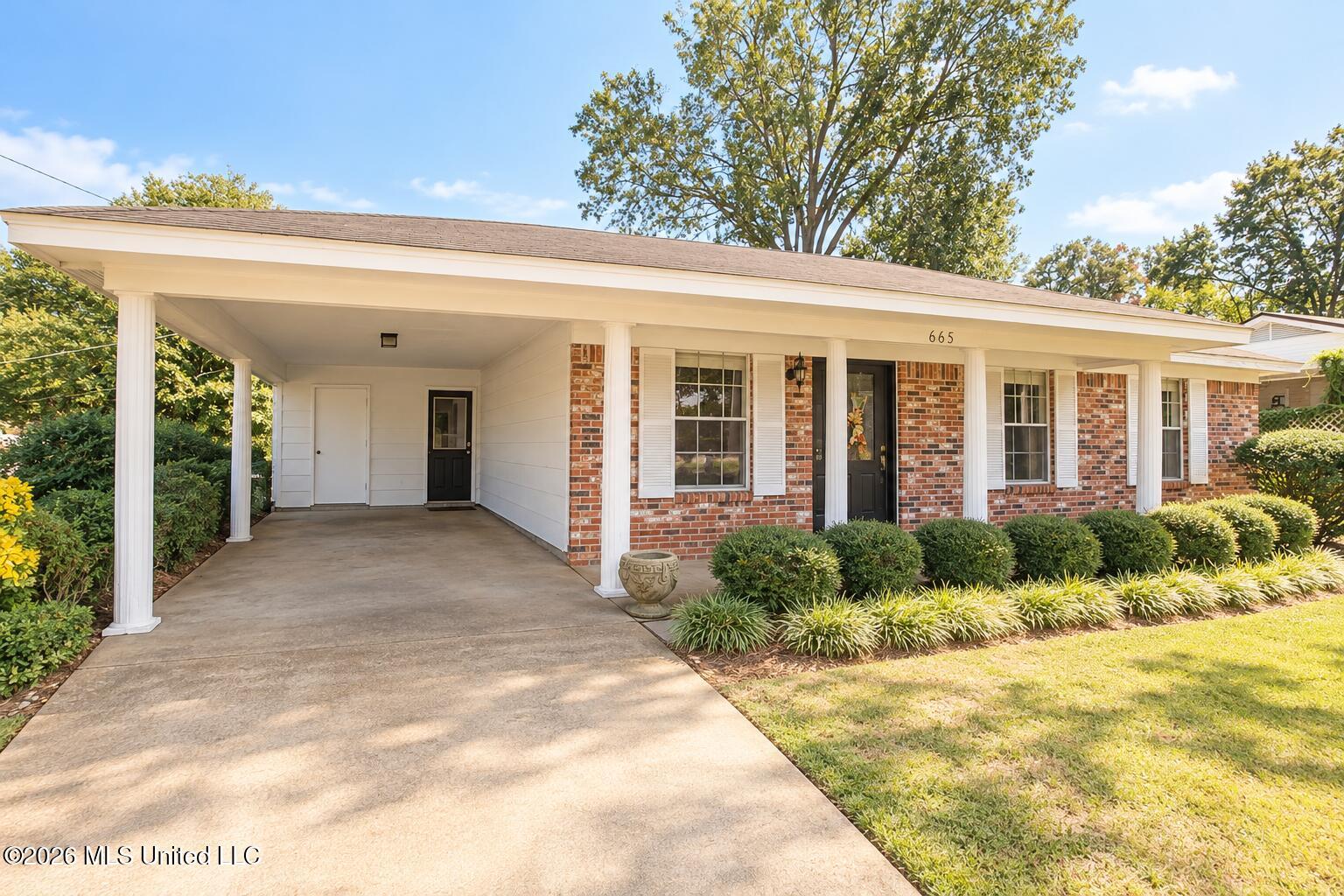 665 Scenic Drive Property Photo 2