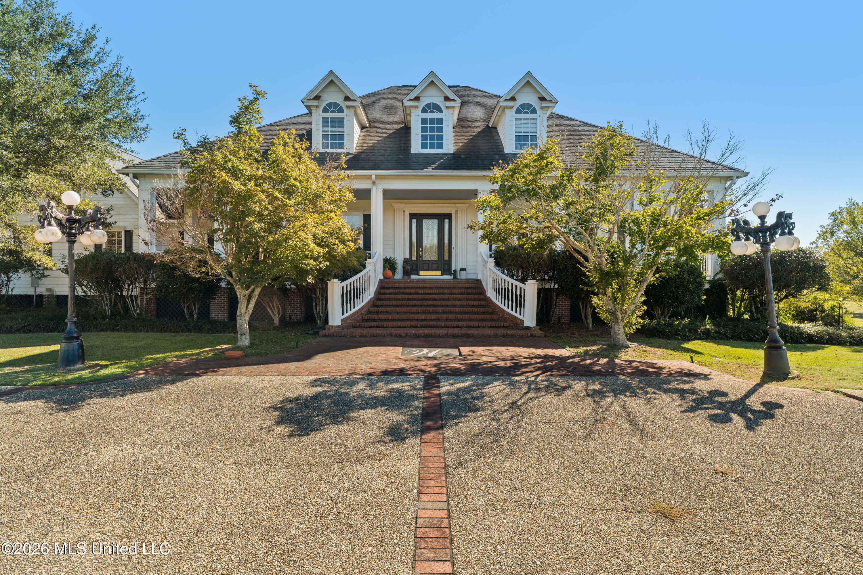 51 Oakhill Boulevard Property Photo 1