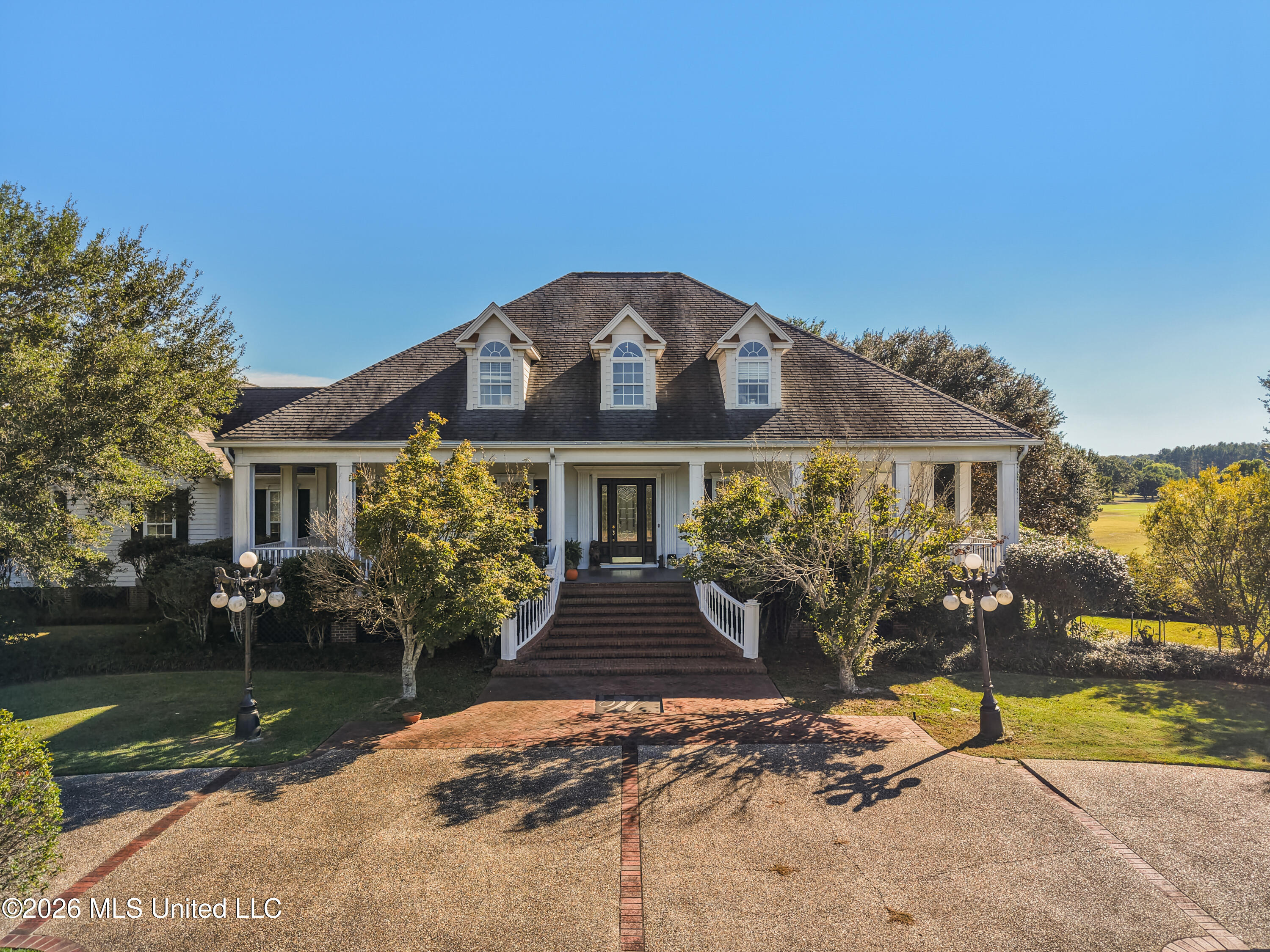51 Oakhill Boulevard Property Photo 2