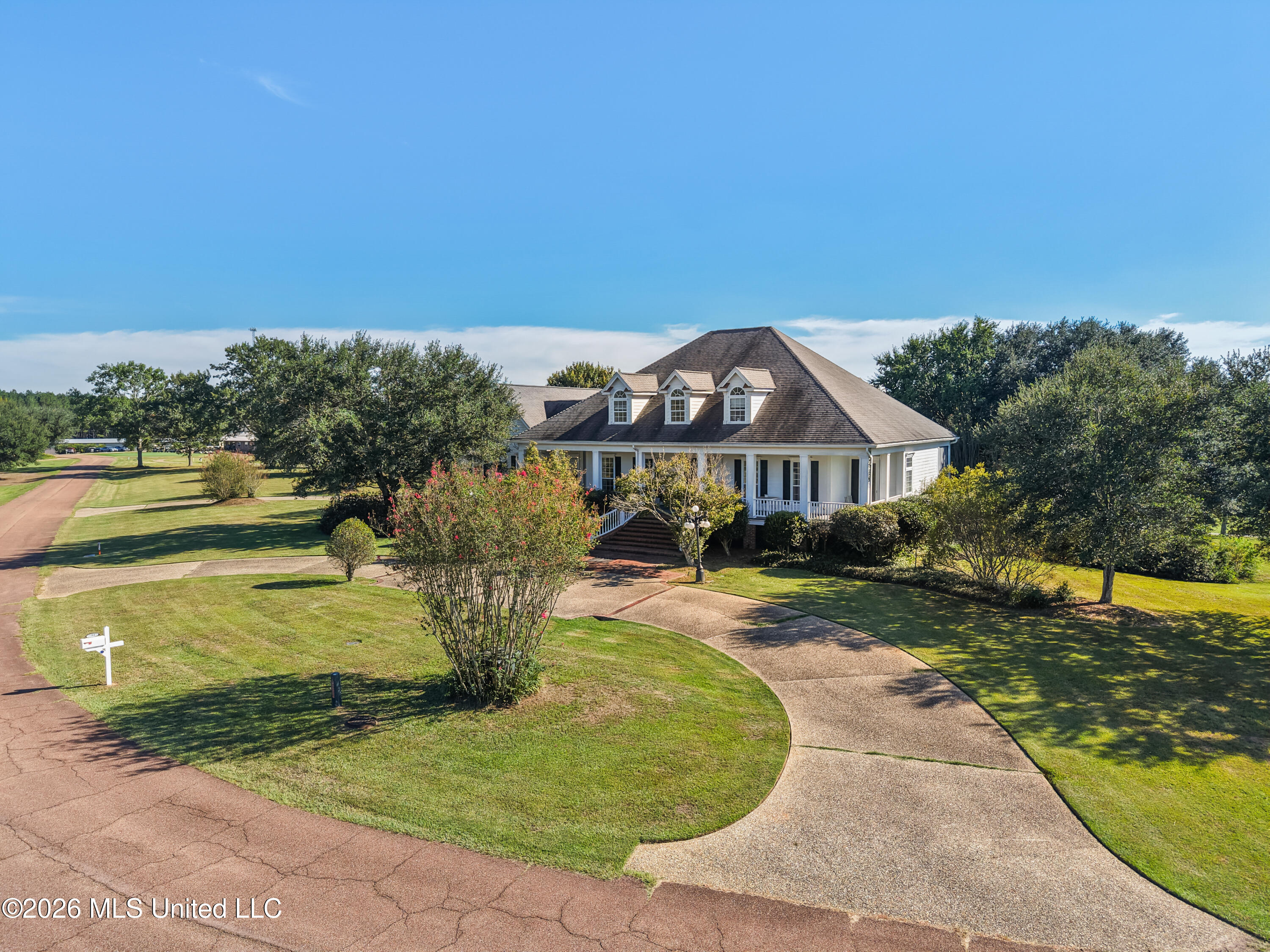 51 Oakhill Boulevard Property Photo 4
