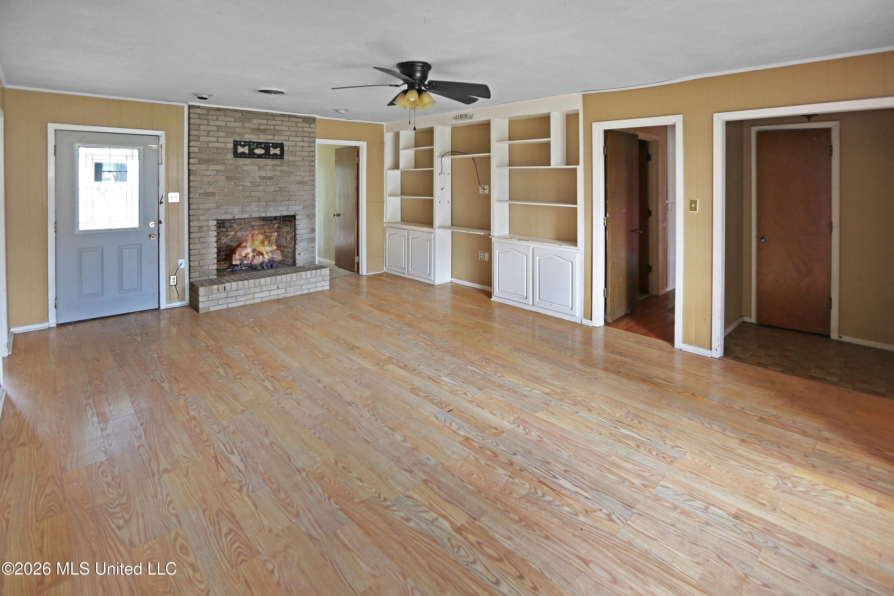 2450 S Pine Lea Drive Property Photo 4