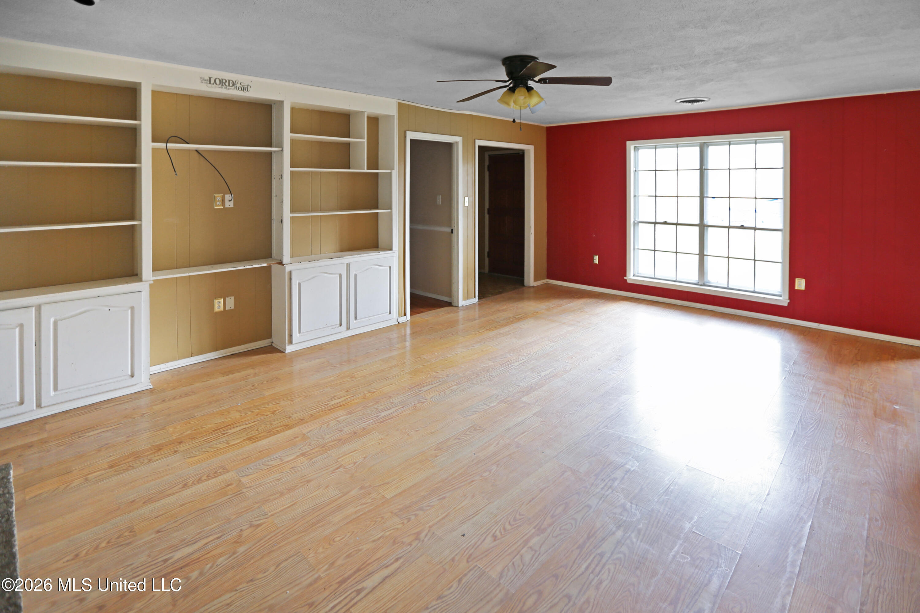 2450 S Pine Lea Drive Property Photo 5