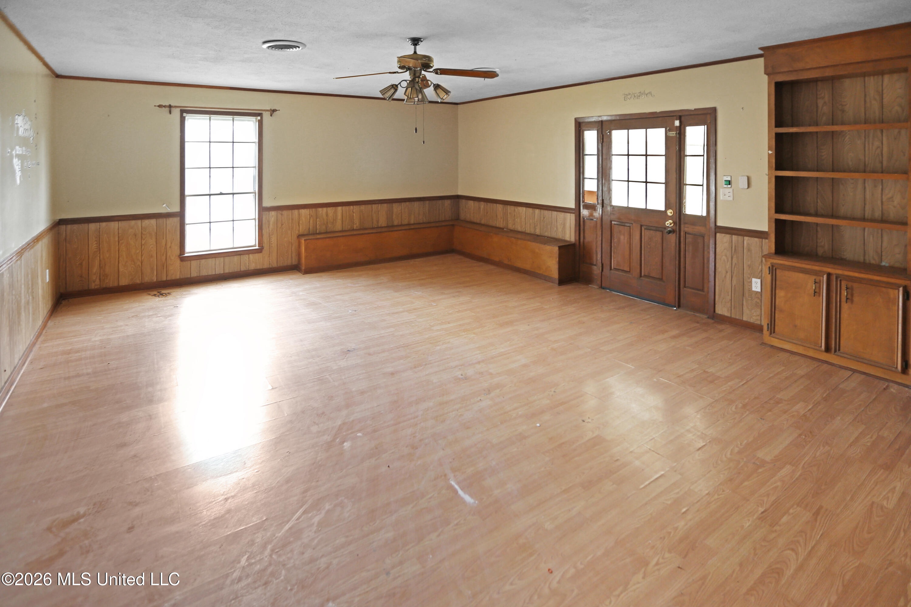 2450 S Pine Lea Drive Property Photo 6