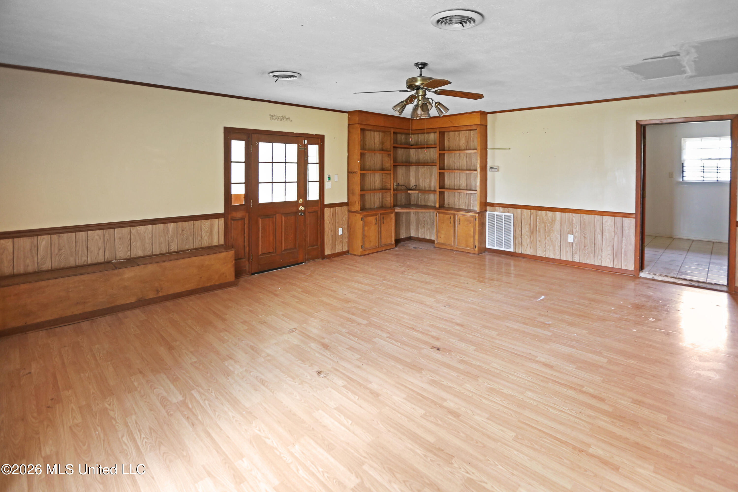 2450 S Pine Lea Drive Property Photo 7