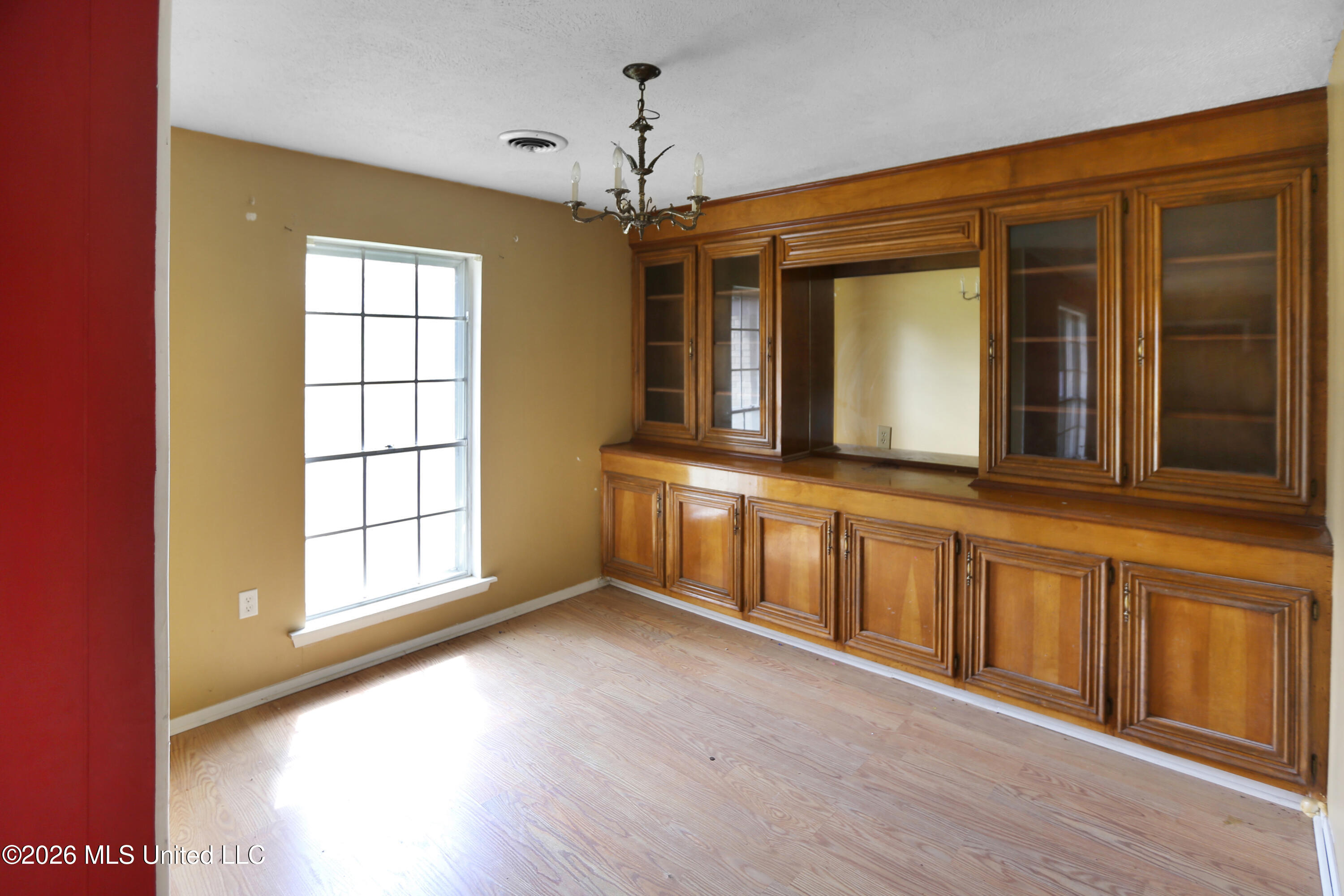 2450 S Pine Lea Drive Property Photo 8