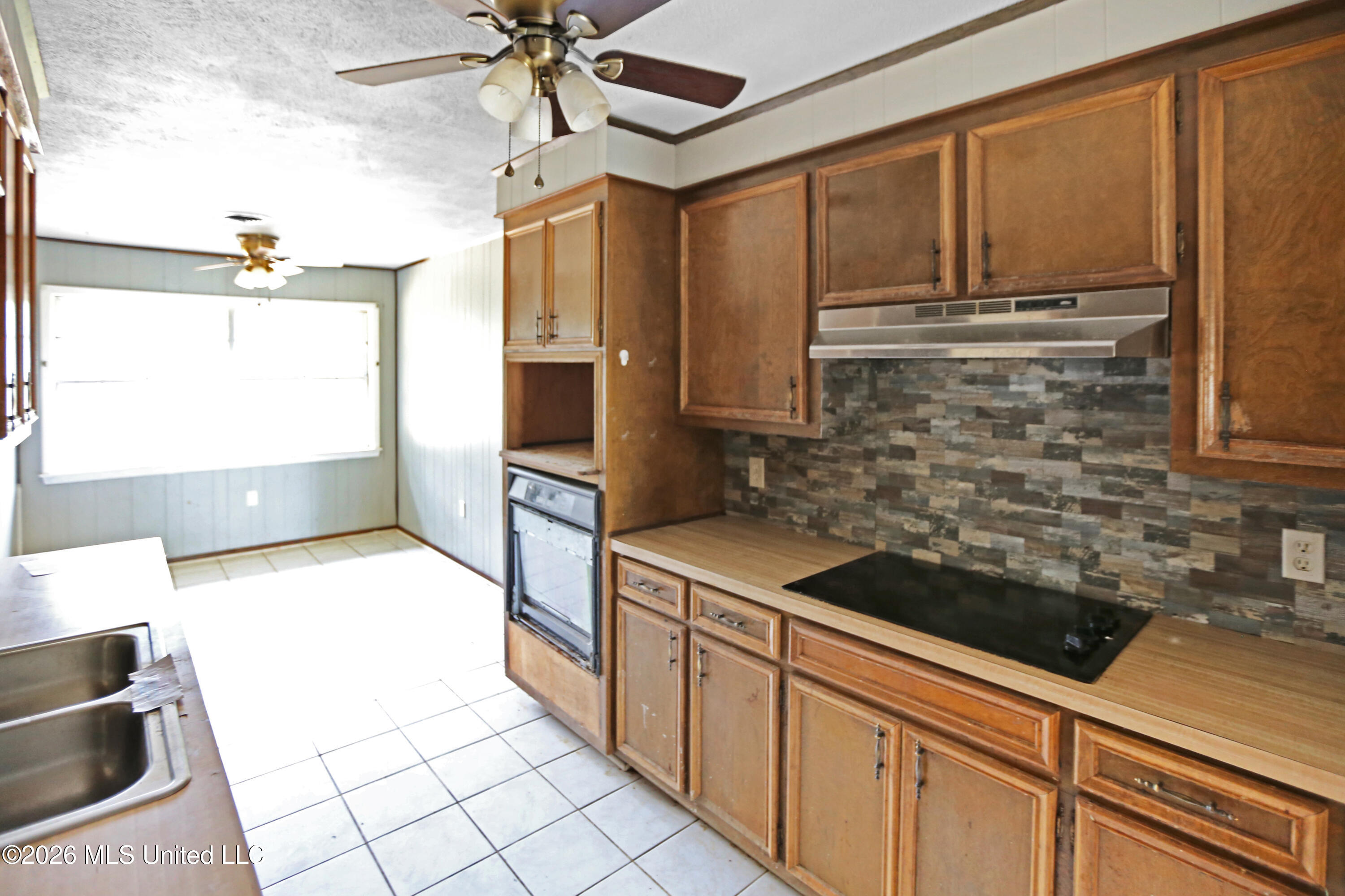 2450 S Pine Lea Drive Property Photo 10
