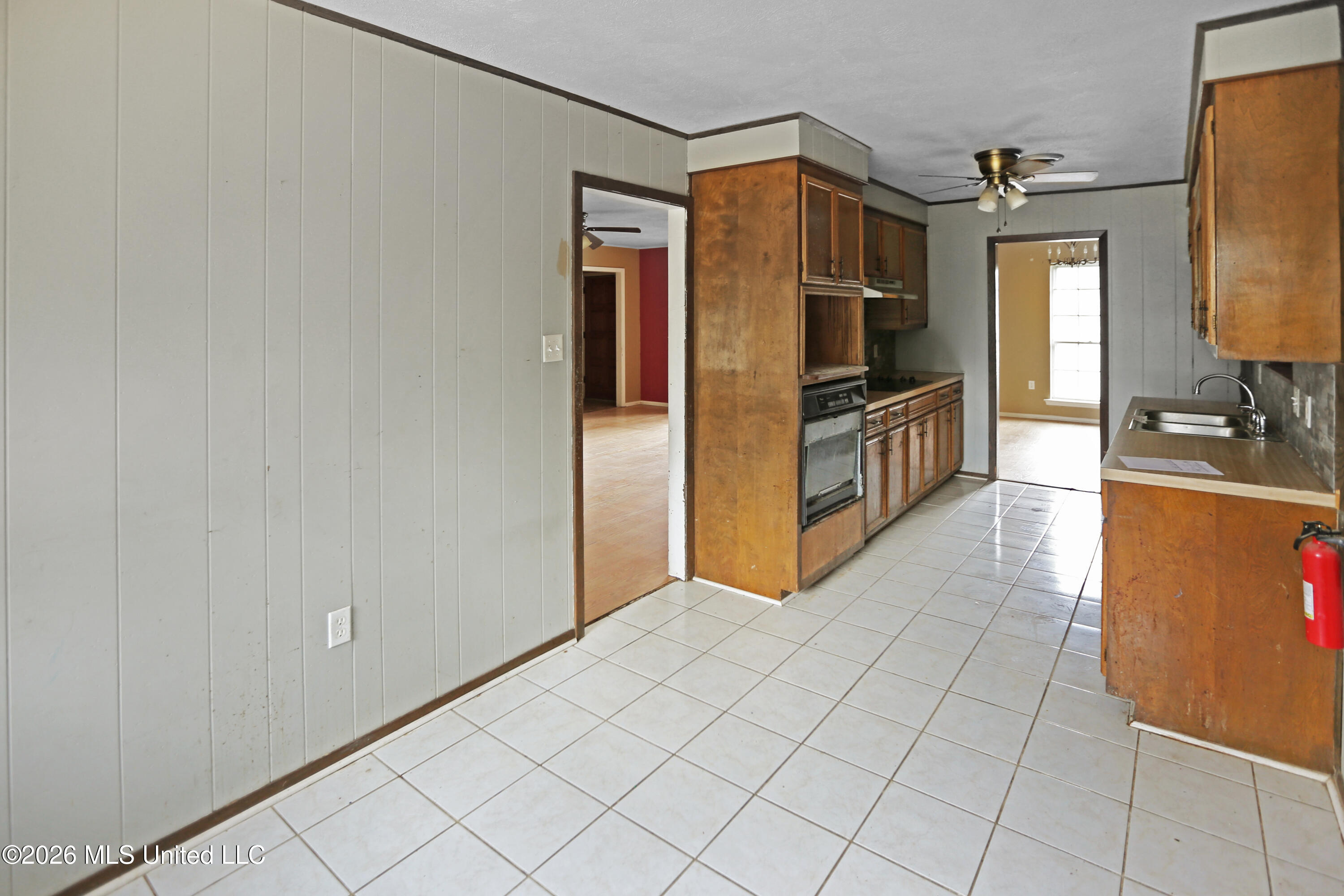 2450 S Pine Lea Drive Property Photo 11
