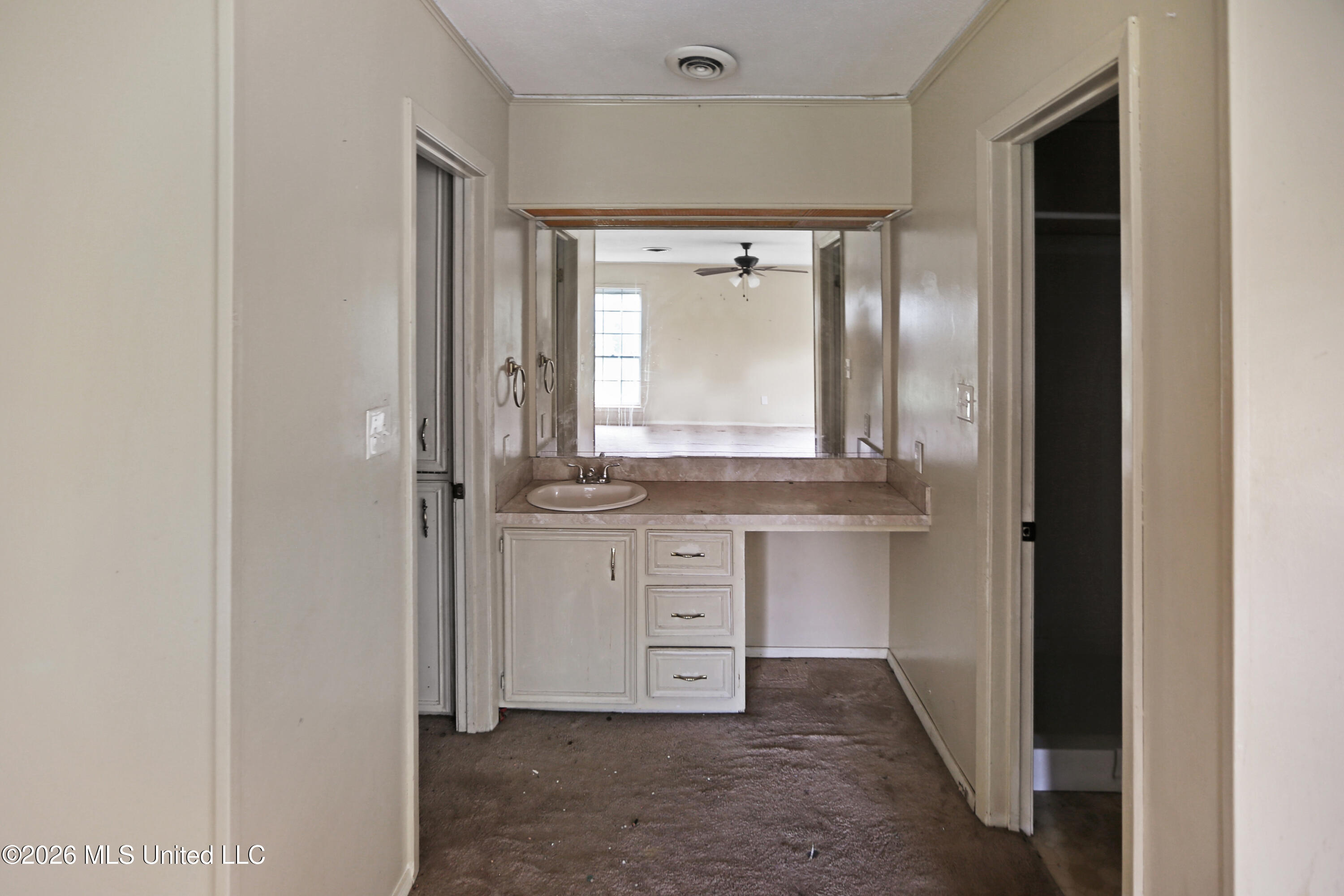 2450 S Pine Lea Drive Property Photo 16