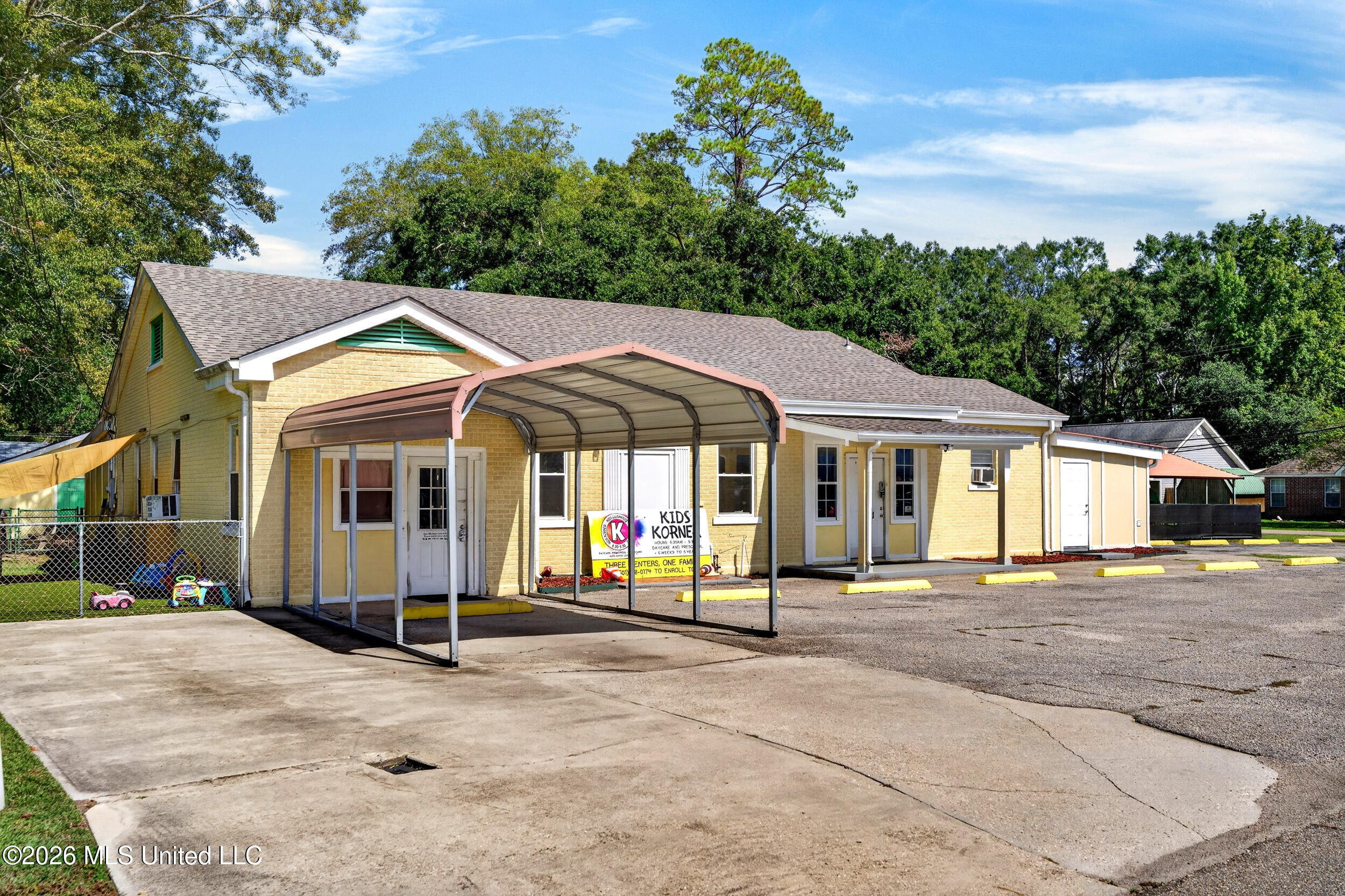 611 E Canal Street Property Photo 2