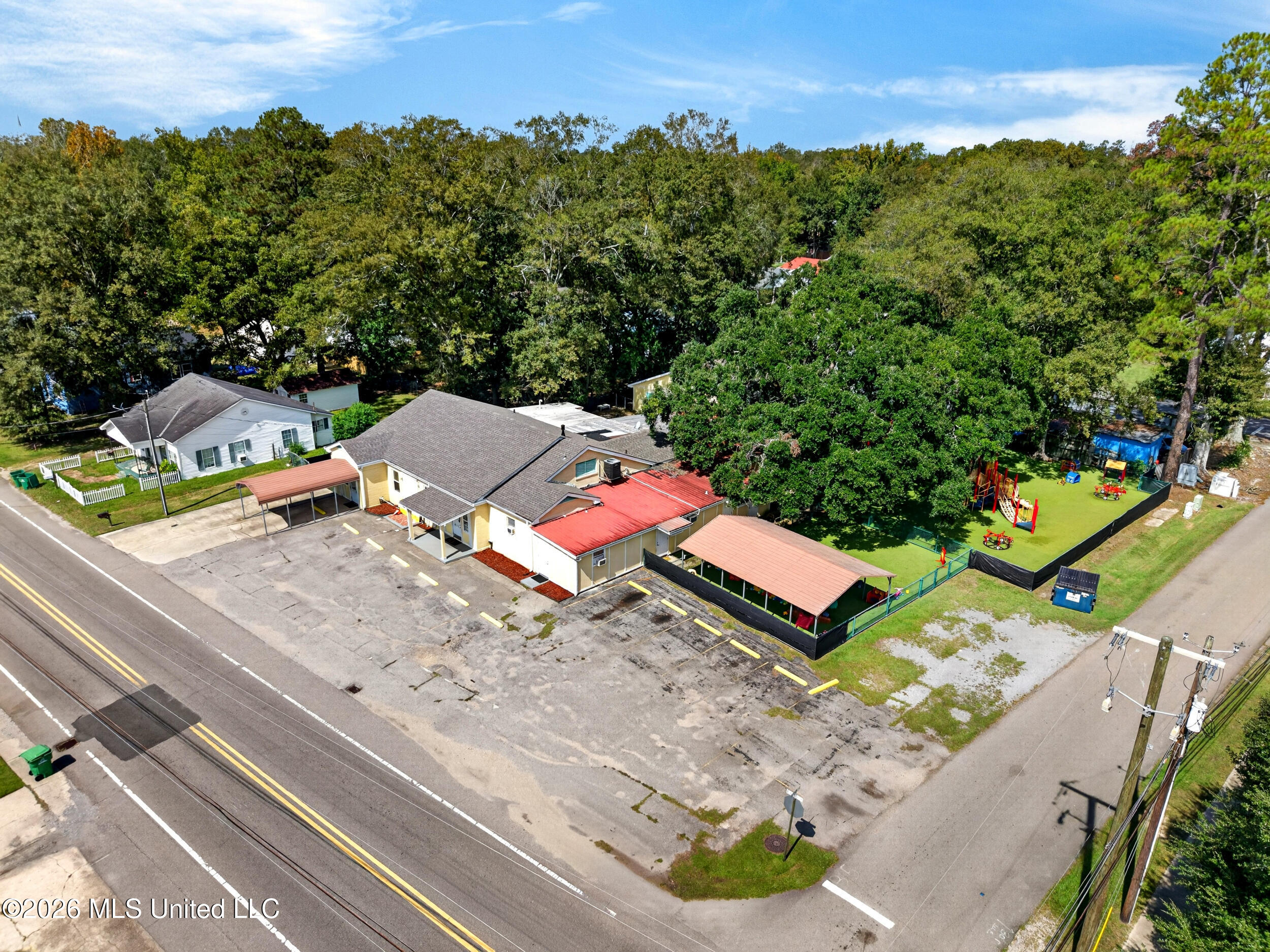 611 E Canal Street Property Photo 3