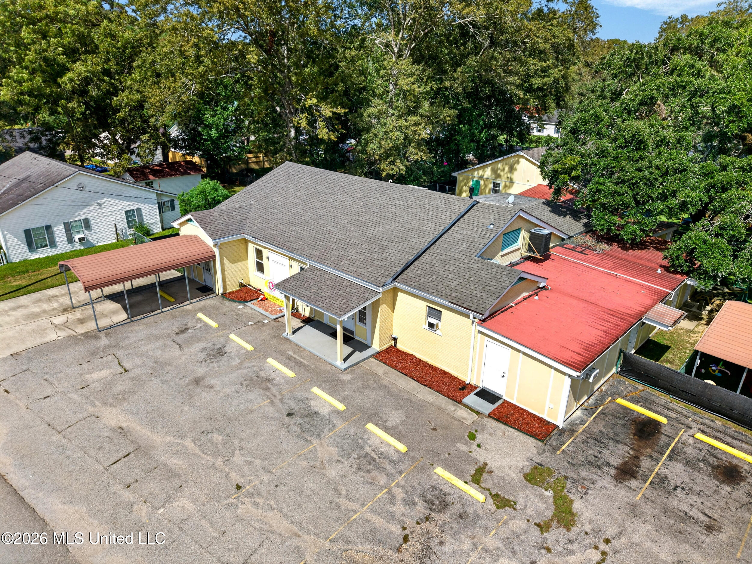 611 E Canal Street Property Photo 4