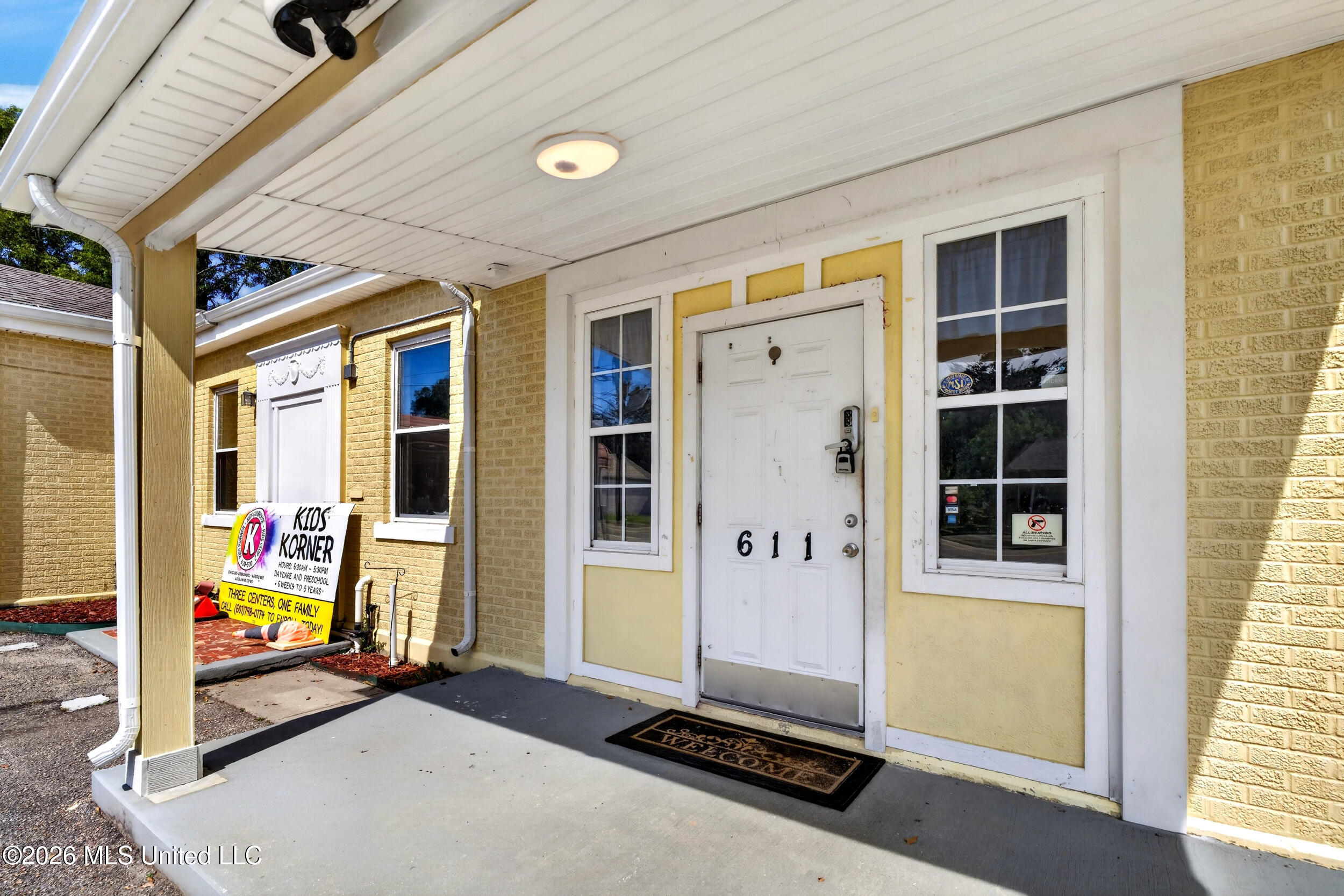 611 E Canal Street Property Photo 6