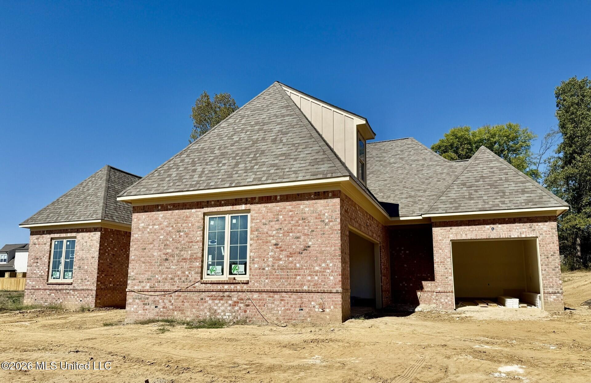 2402 Glenmore Cove Property Photo 2