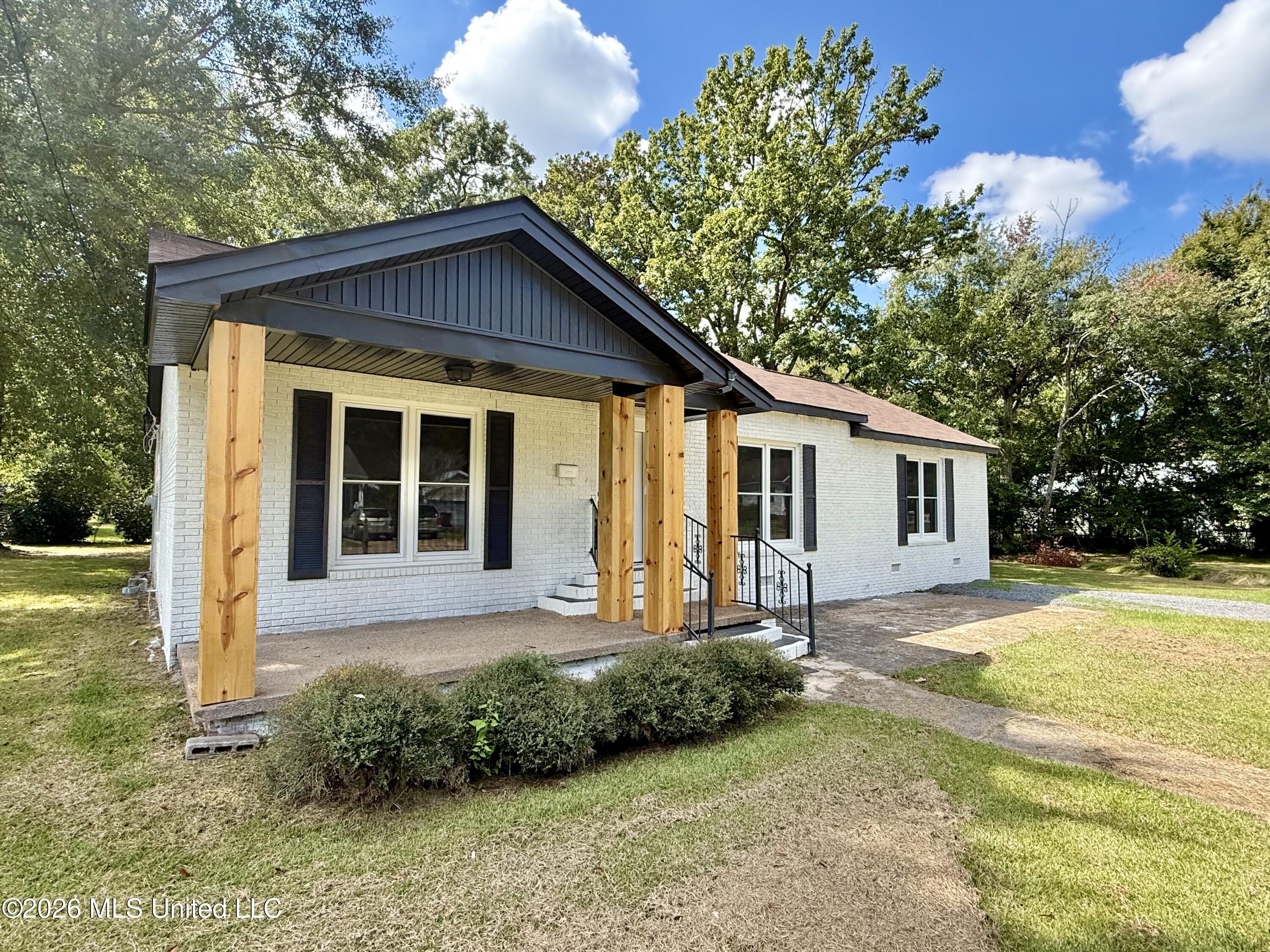 108 Lamar Street Property Photo 3