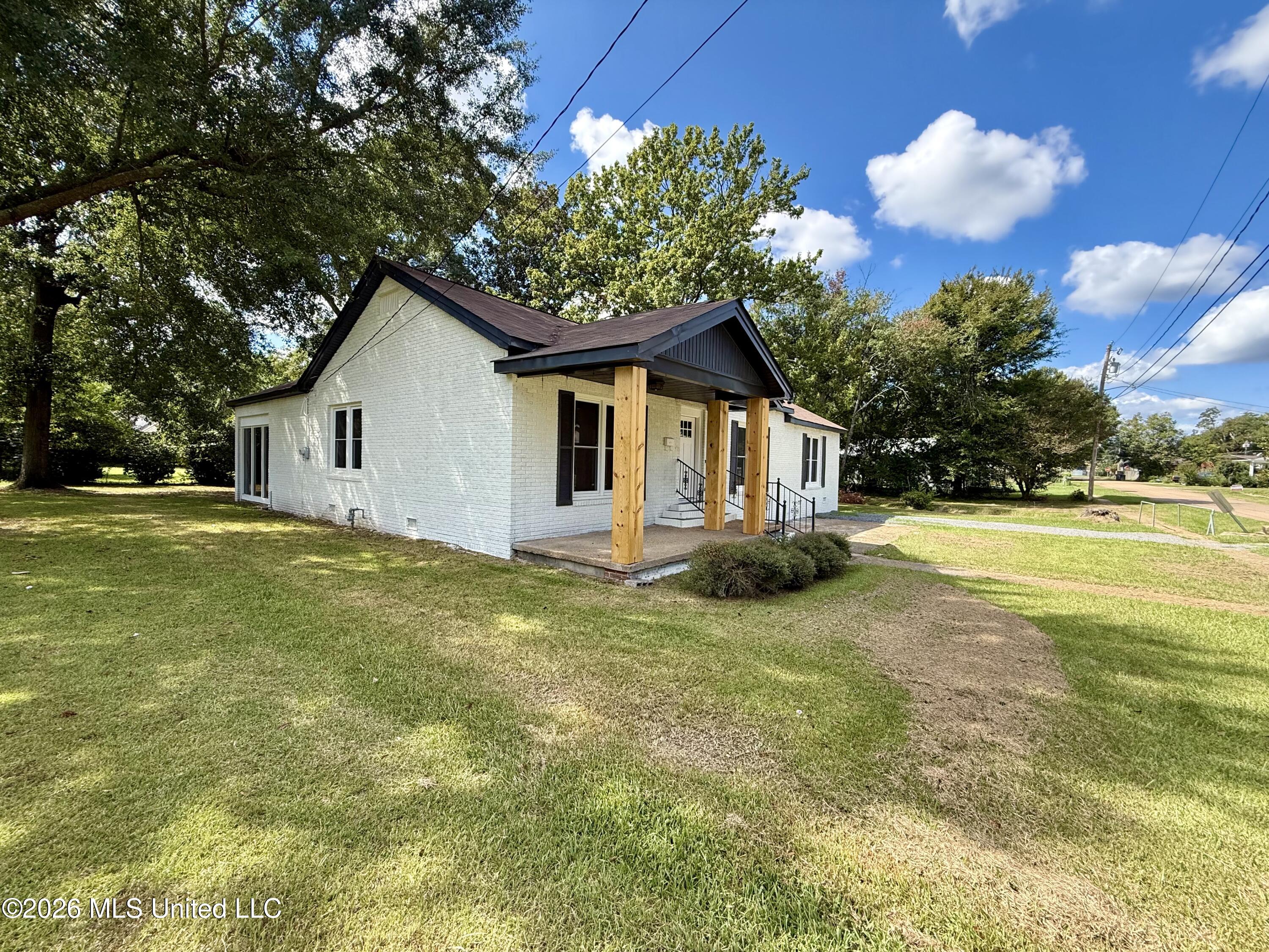 108 Lamar Street Property Photo 4