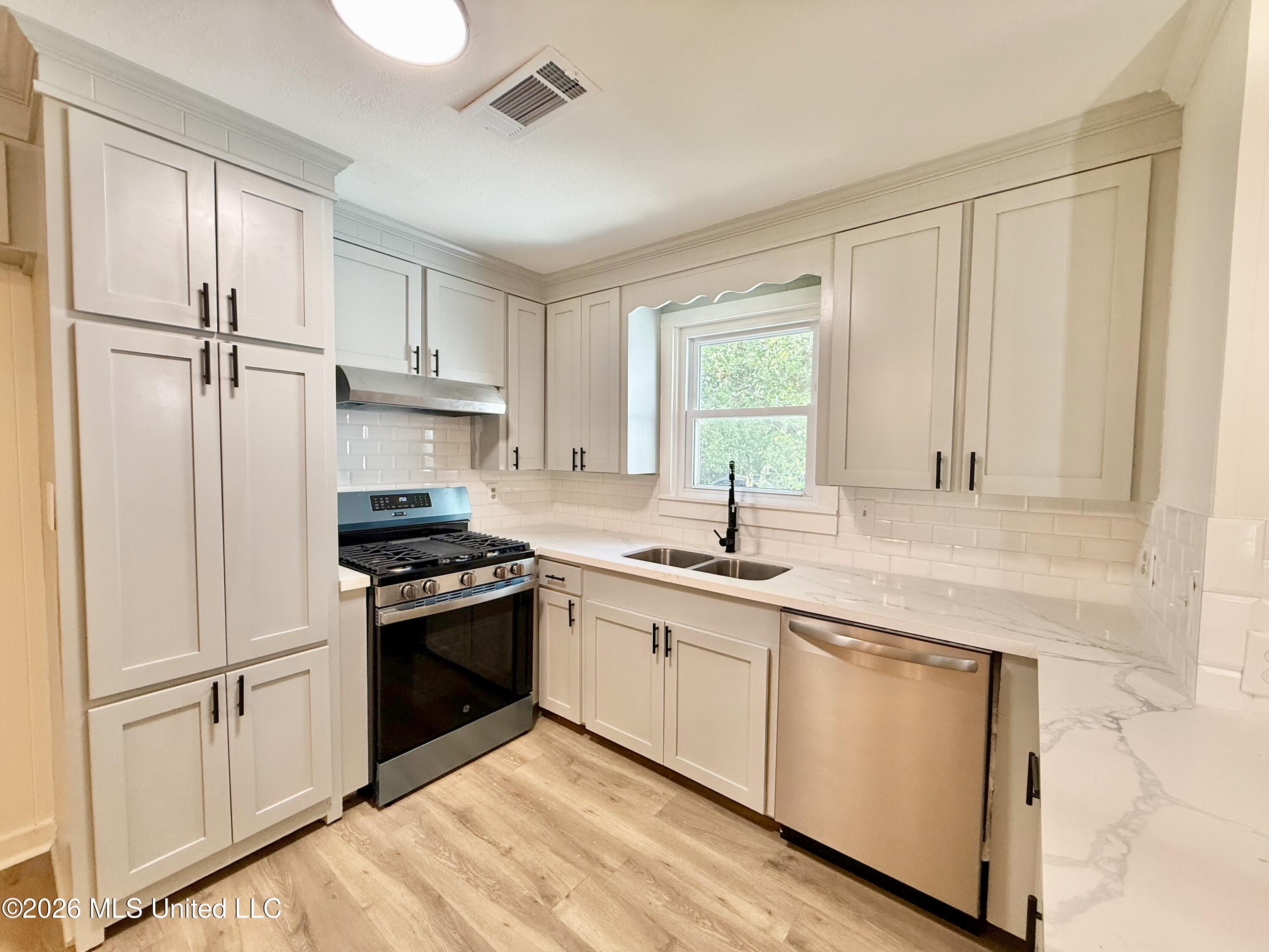 108 Lamar Street Property Photo 24